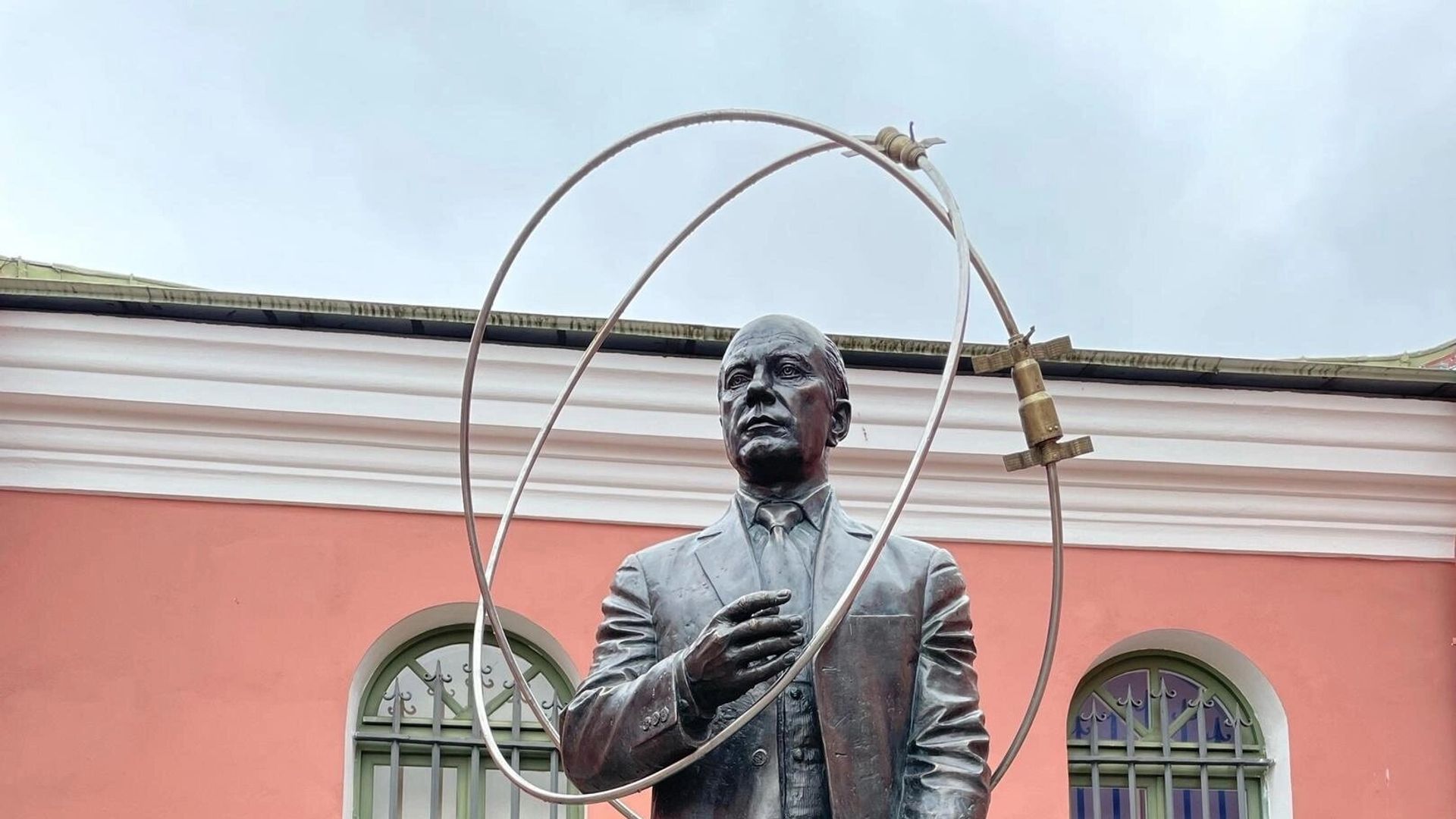 Памятник Борису Раушенбаху