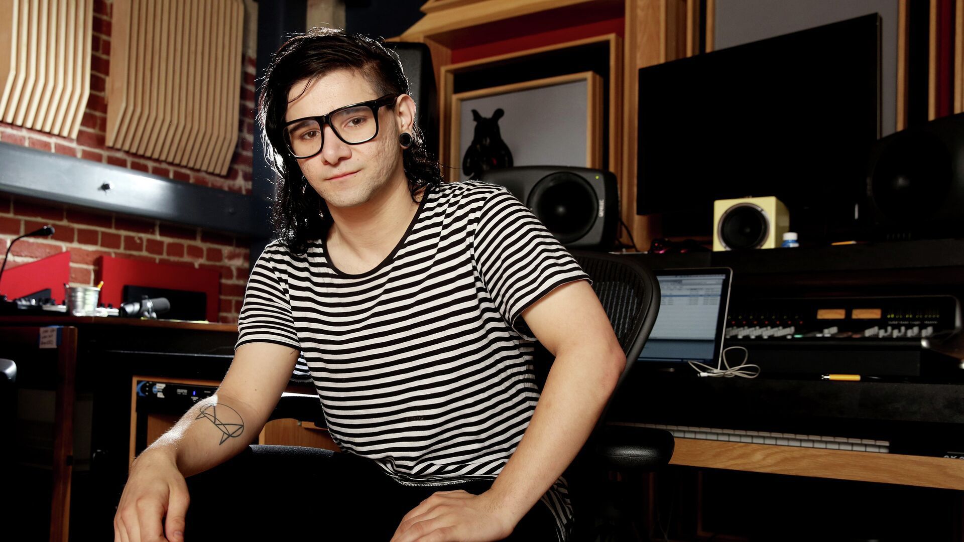 Skrillex (Сонни Джон Мур)
