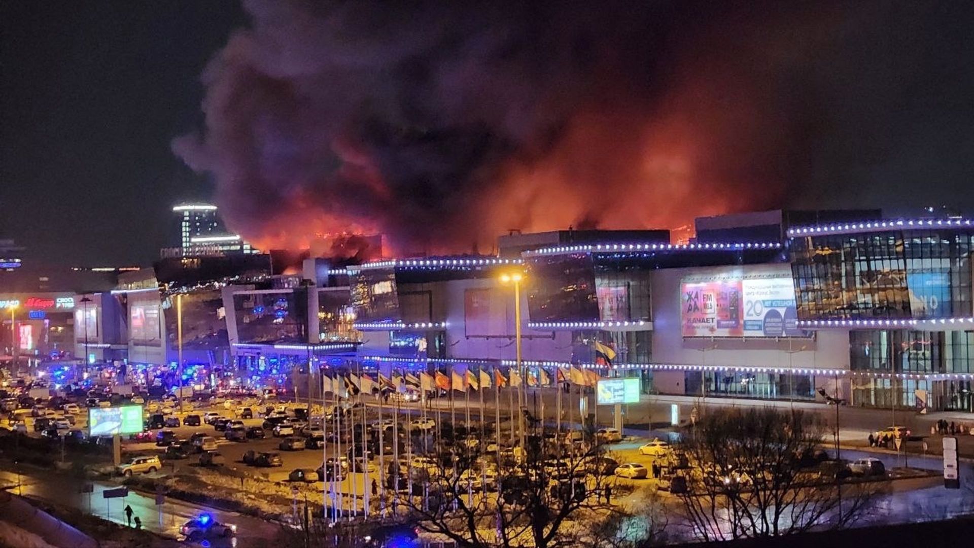«Крокус Сити Холл» загорелся после теракта