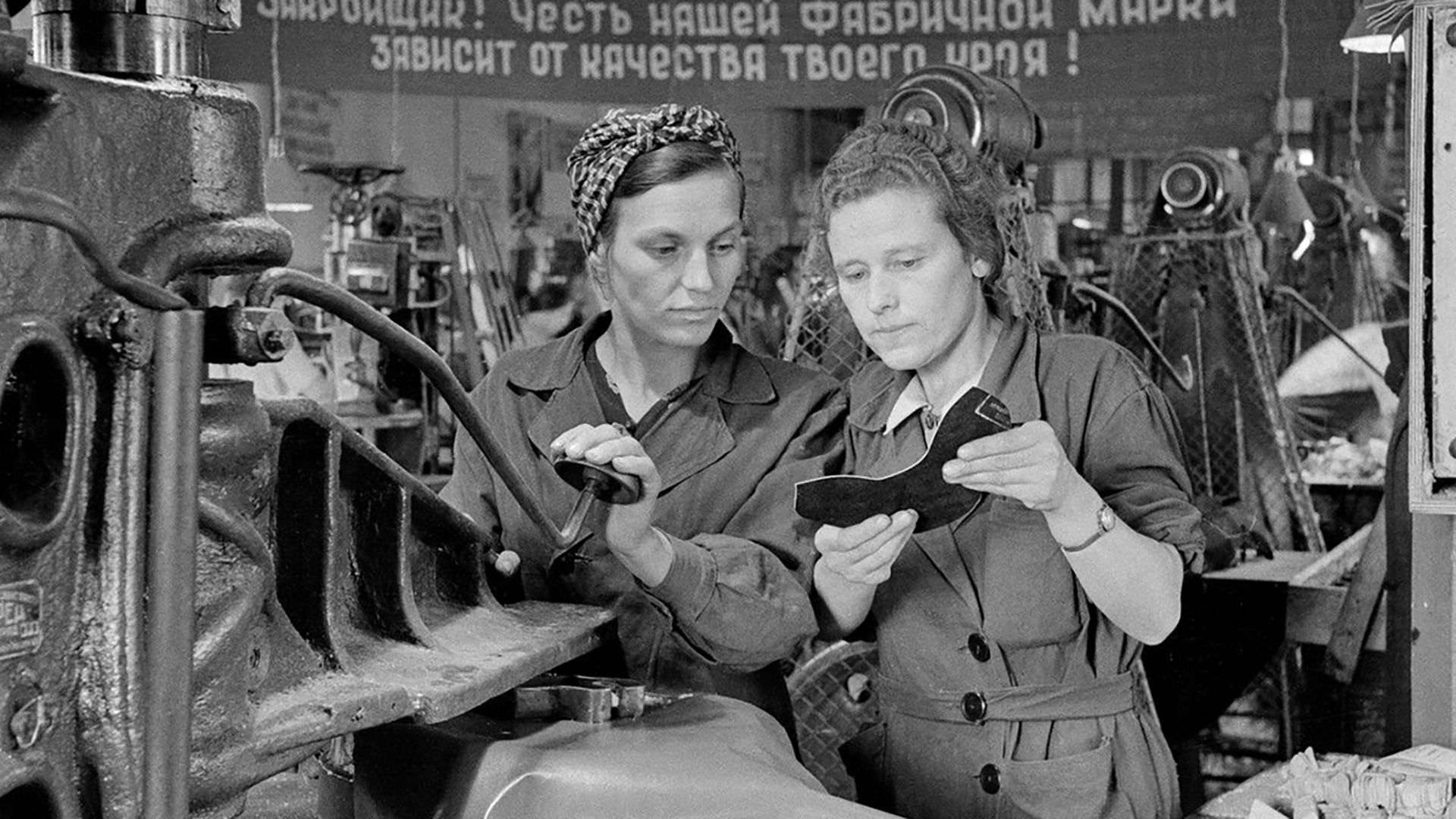 Работницы фабрики в СССР