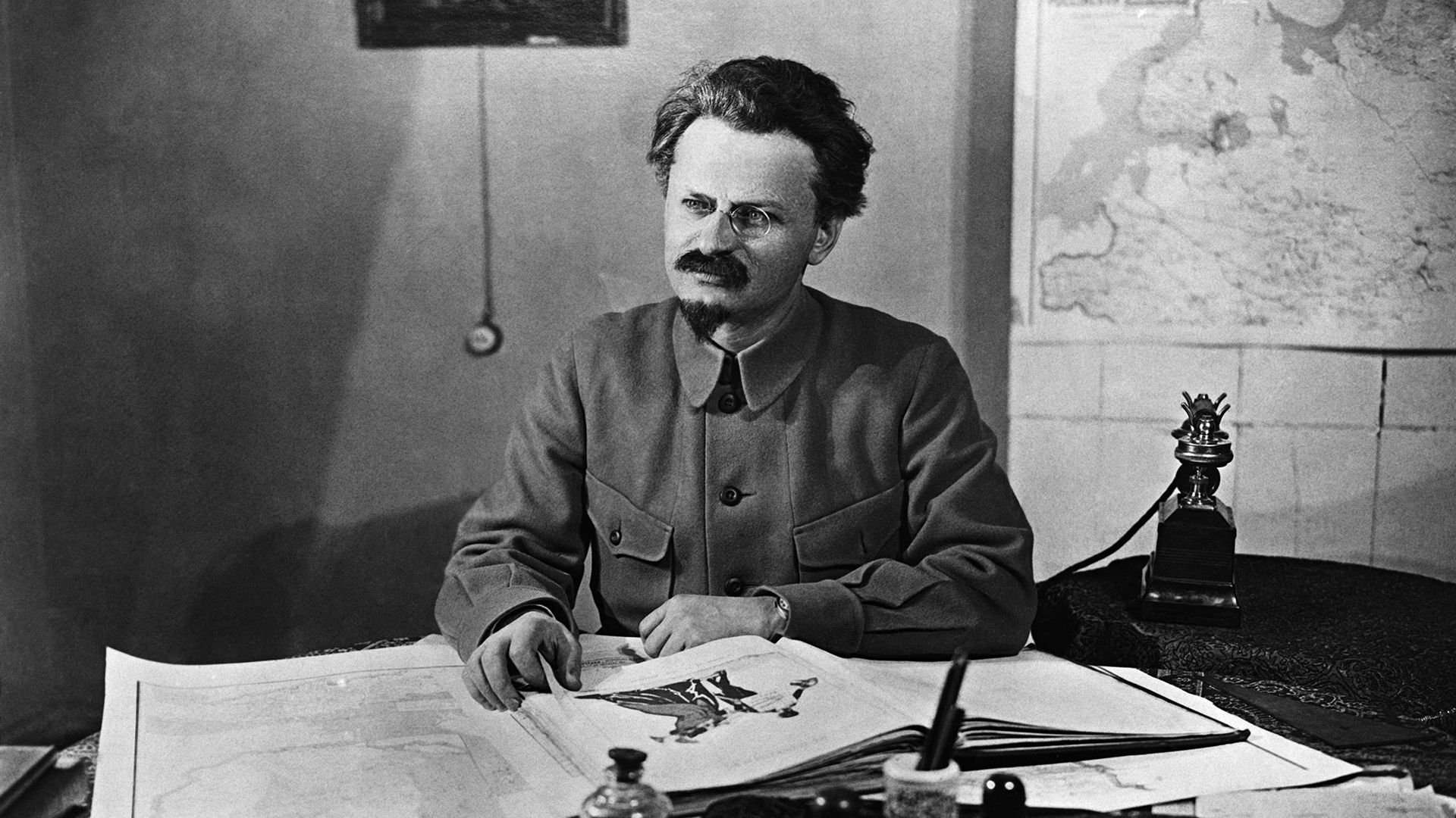 Лев Троцкий