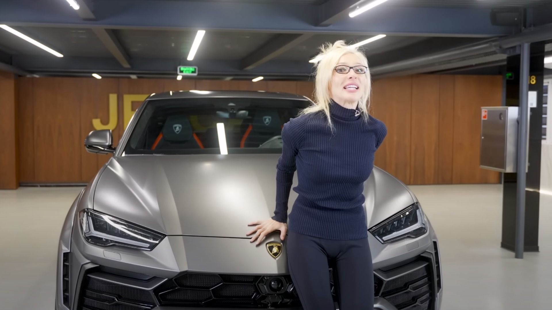 Настя Ивлеева и ее Lamborghini Urus