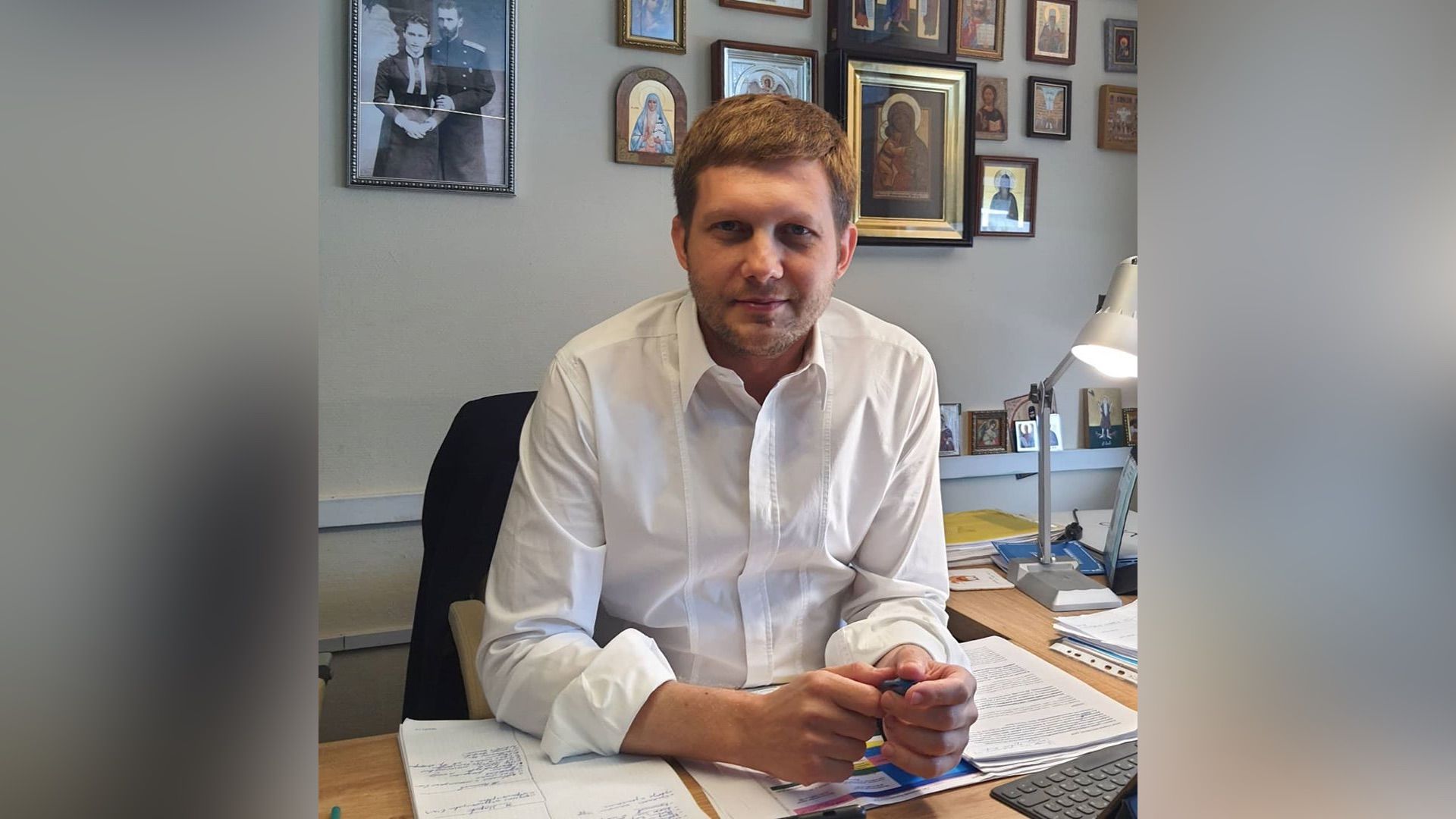 Борис Корчевников в своём кабинете гендиректора телеканала «Спас»