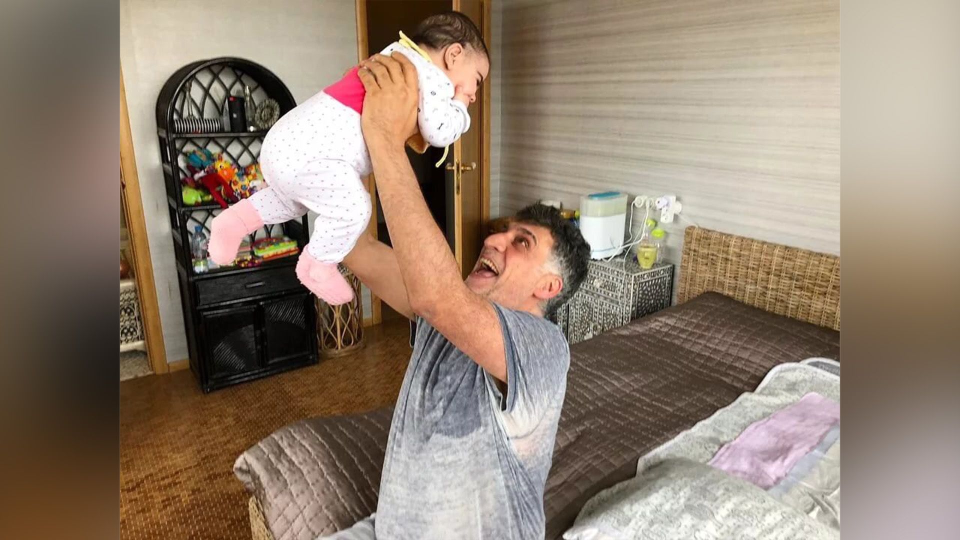 Тигран Кеосаян с младшей дочерью