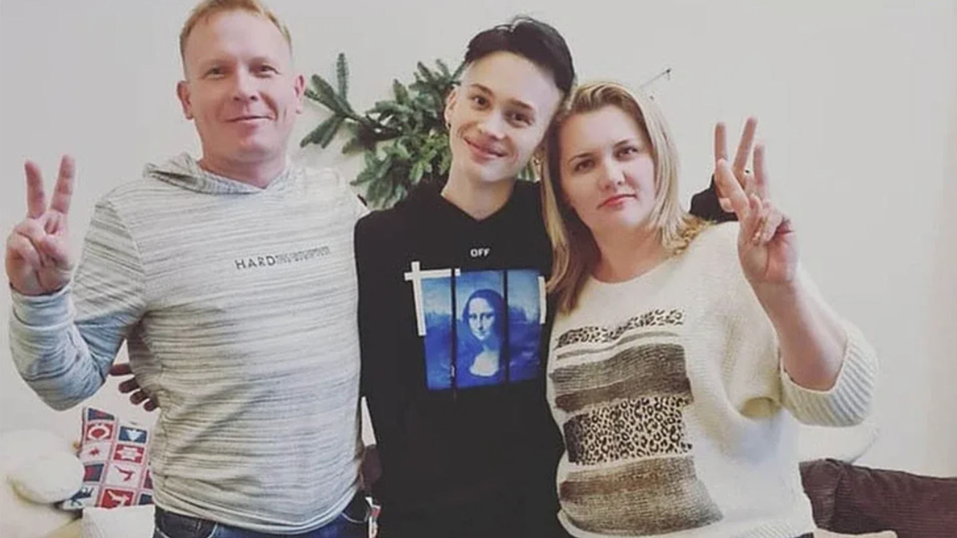 Даня Милохин с приемными родителями