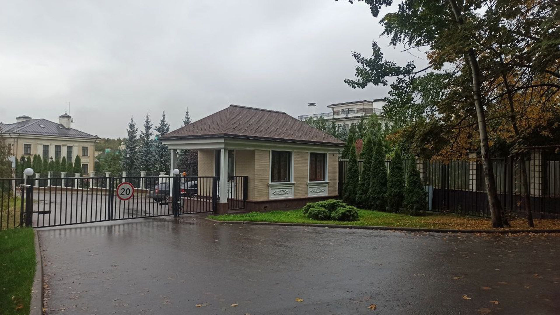 Въезд в посёлок «Стольное»