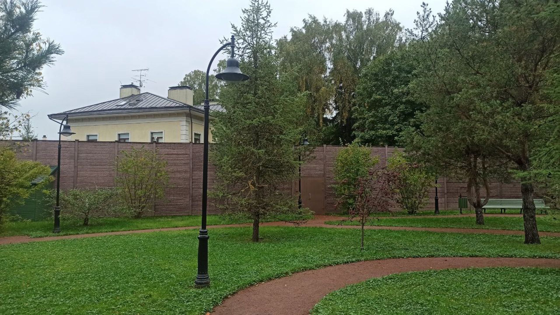 Сквер перед домом Татьяны Бакальчук