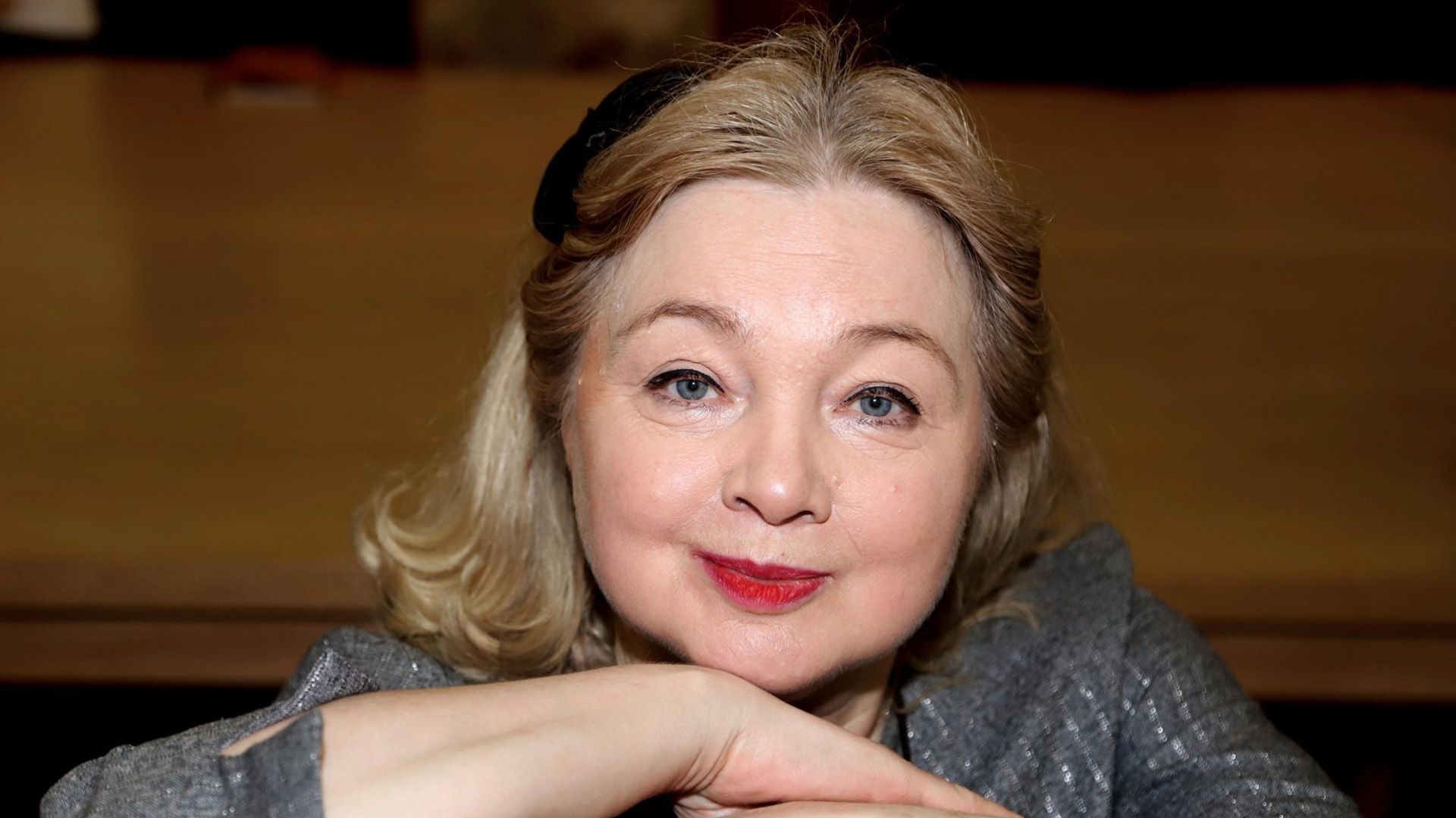 Актриса Марина Яковлева с красной помадой на губах