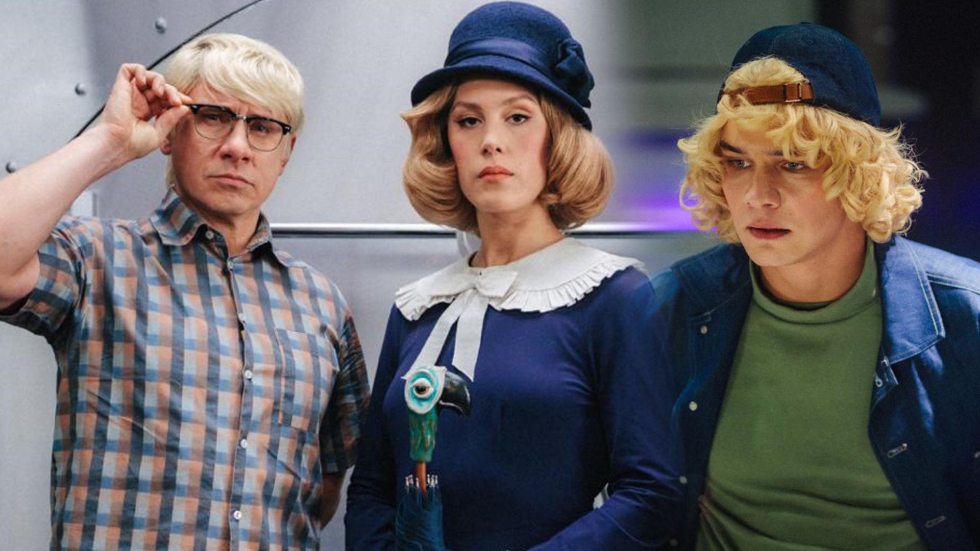 Мужчина в очках и рубашке, девушка в синей шляпке, парень с кучерявыми волосами и в кепке