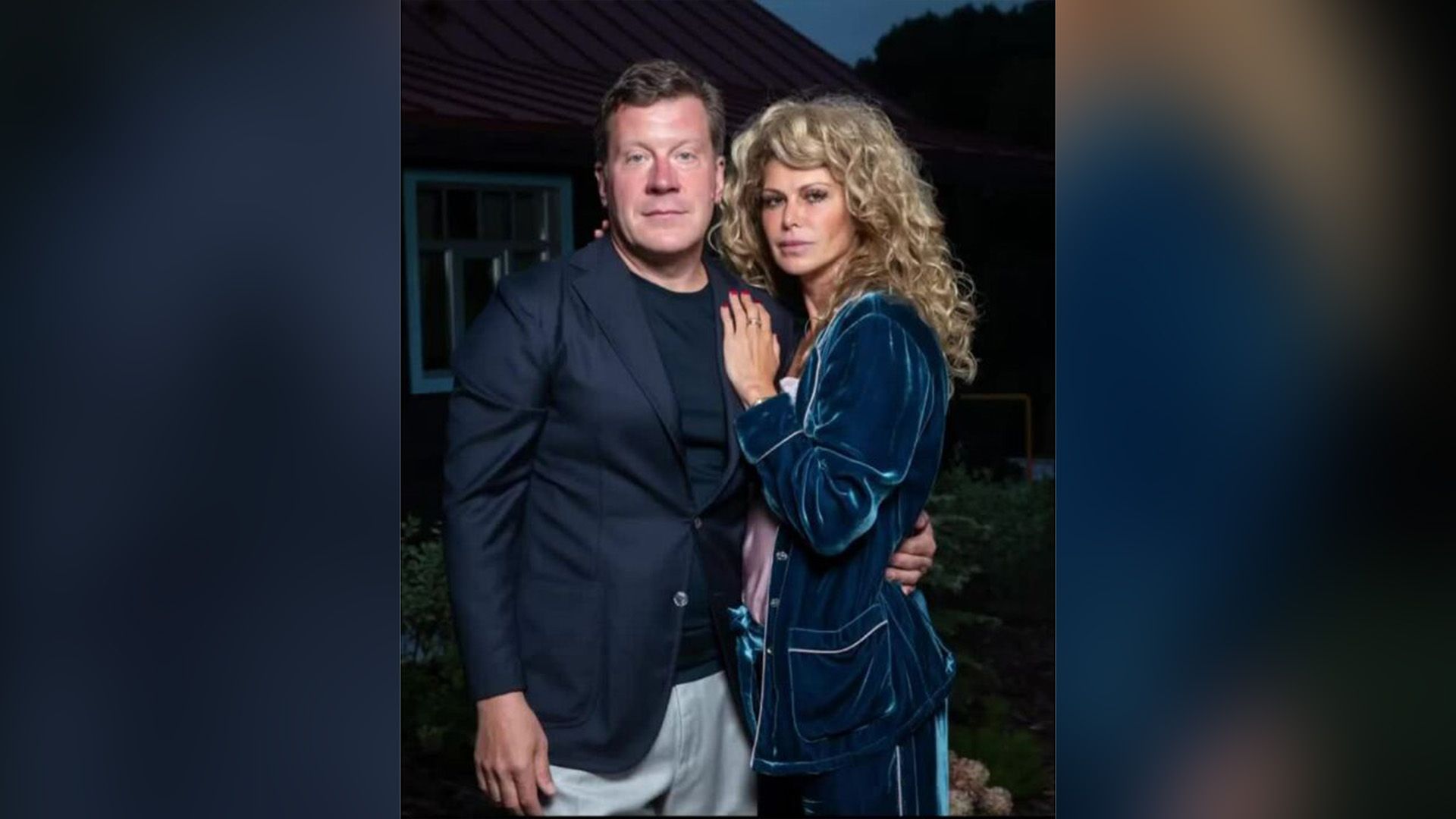 Регина Мянник и Павел Свирский обнимаются