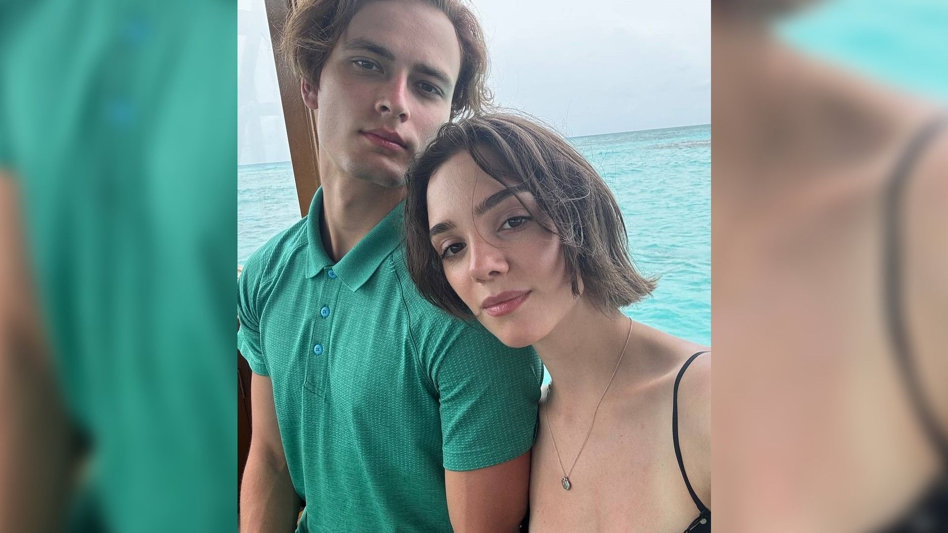 Ильдар Гайнутдинов и Евгения Медведева делают совместное селфи на фоне моря