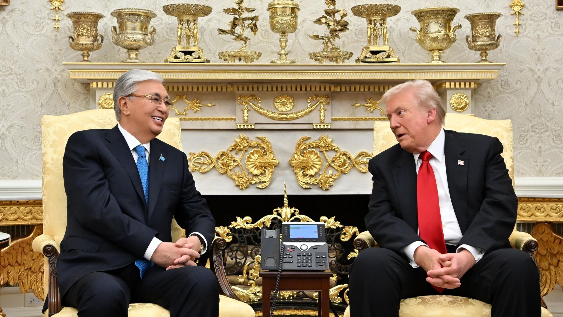 Касым-Жомарт Токаев и Дональд Трамп беседуют в Белом доме