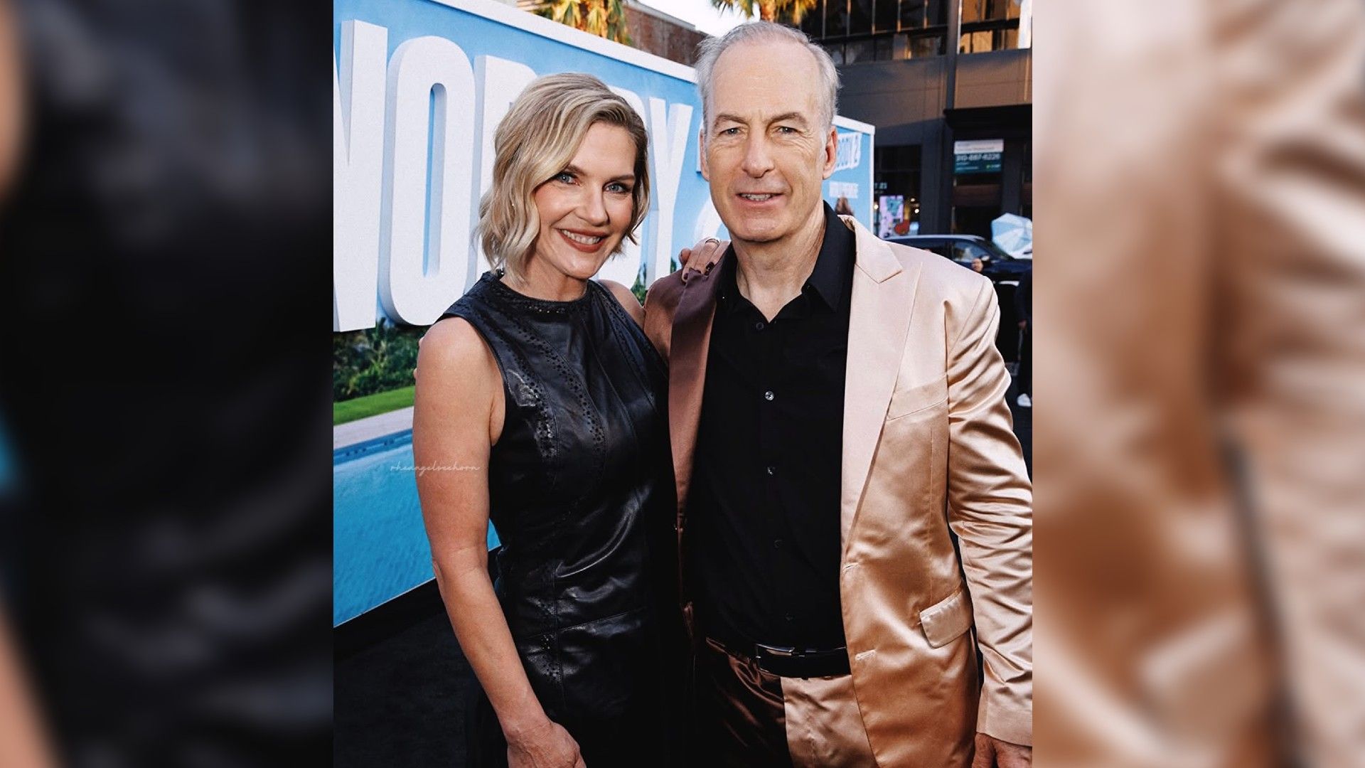 Рэй Сихорн и Боб Оденкёрк позируют перед камерой в полный рост на премьере фильма