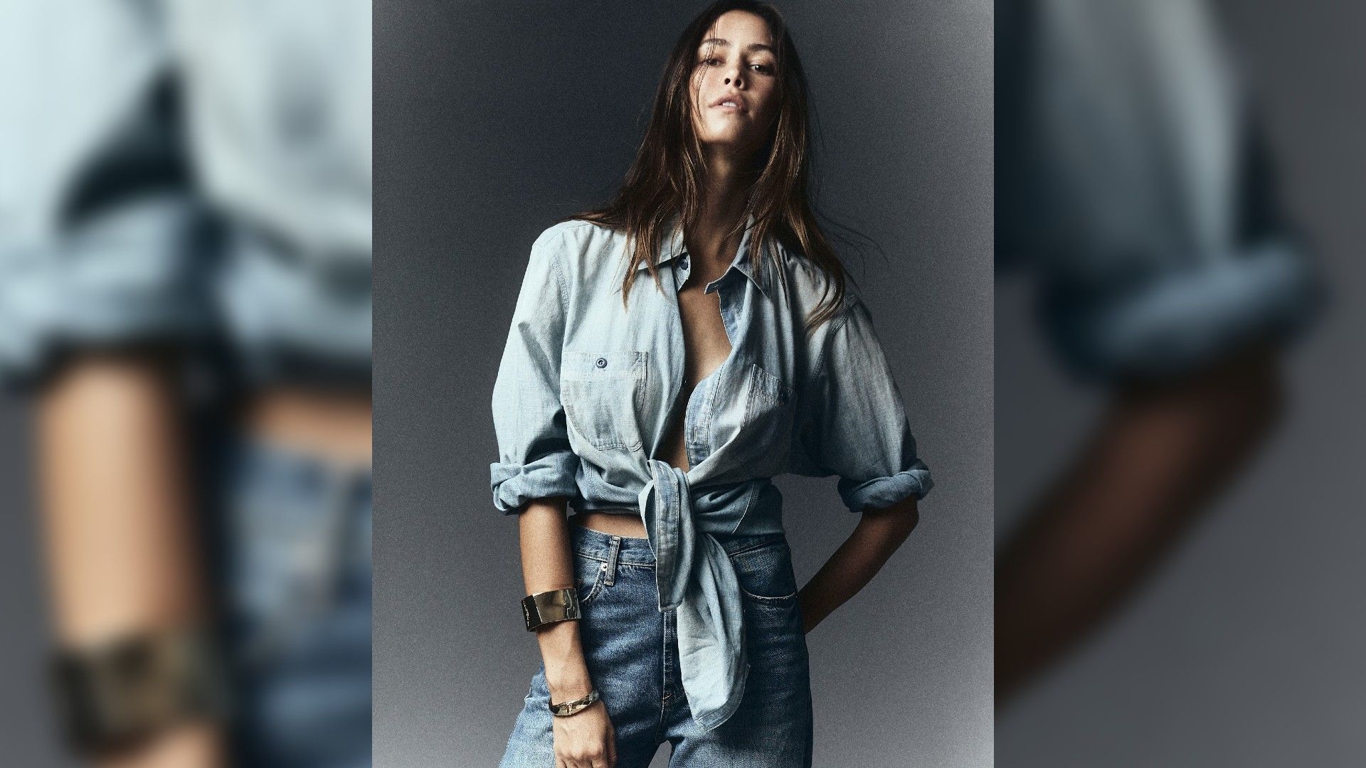 Кристен Кинле в джинсах и джинсовой блузке позирует