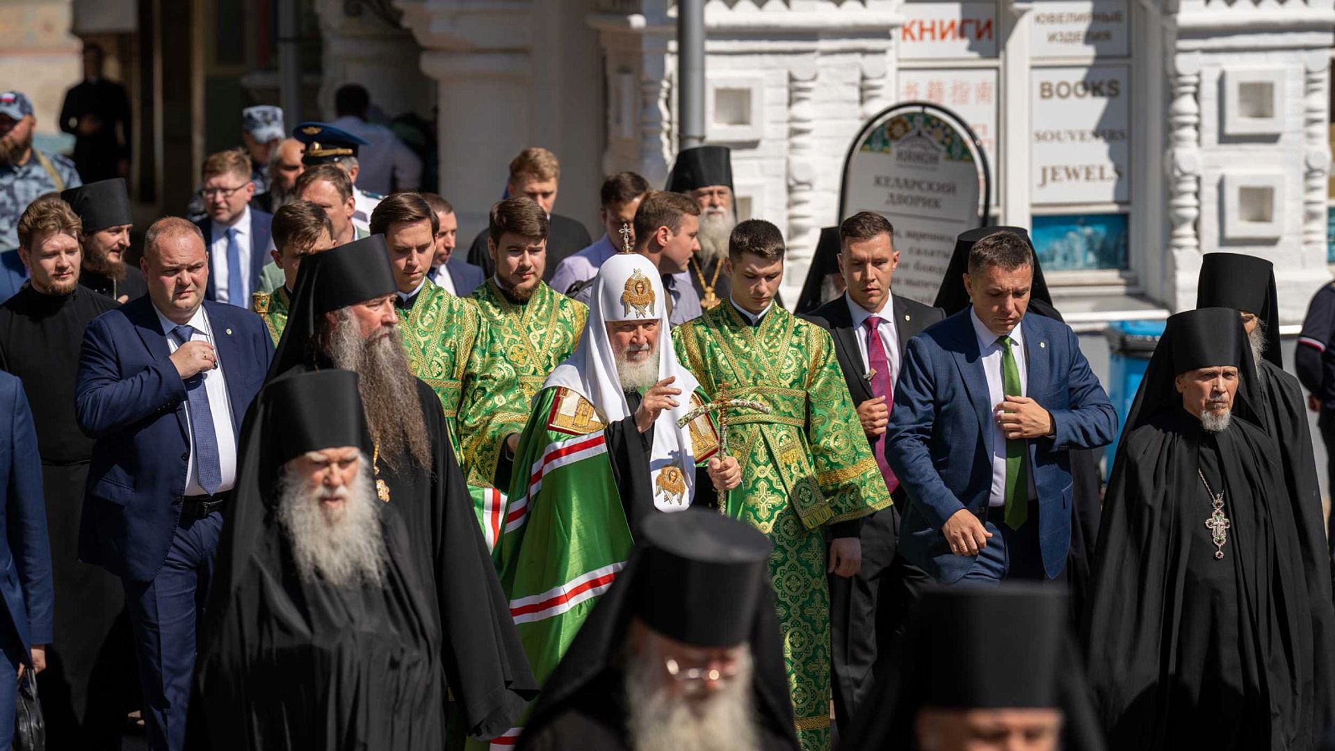 Патриарх Кирилл и крестный ход