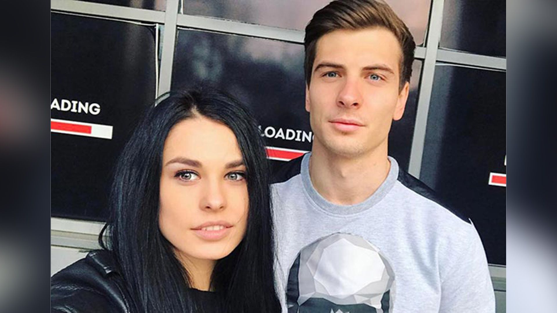 Ирина Пинчук в черной куртке и Дмитрий Тихий в серой футболке