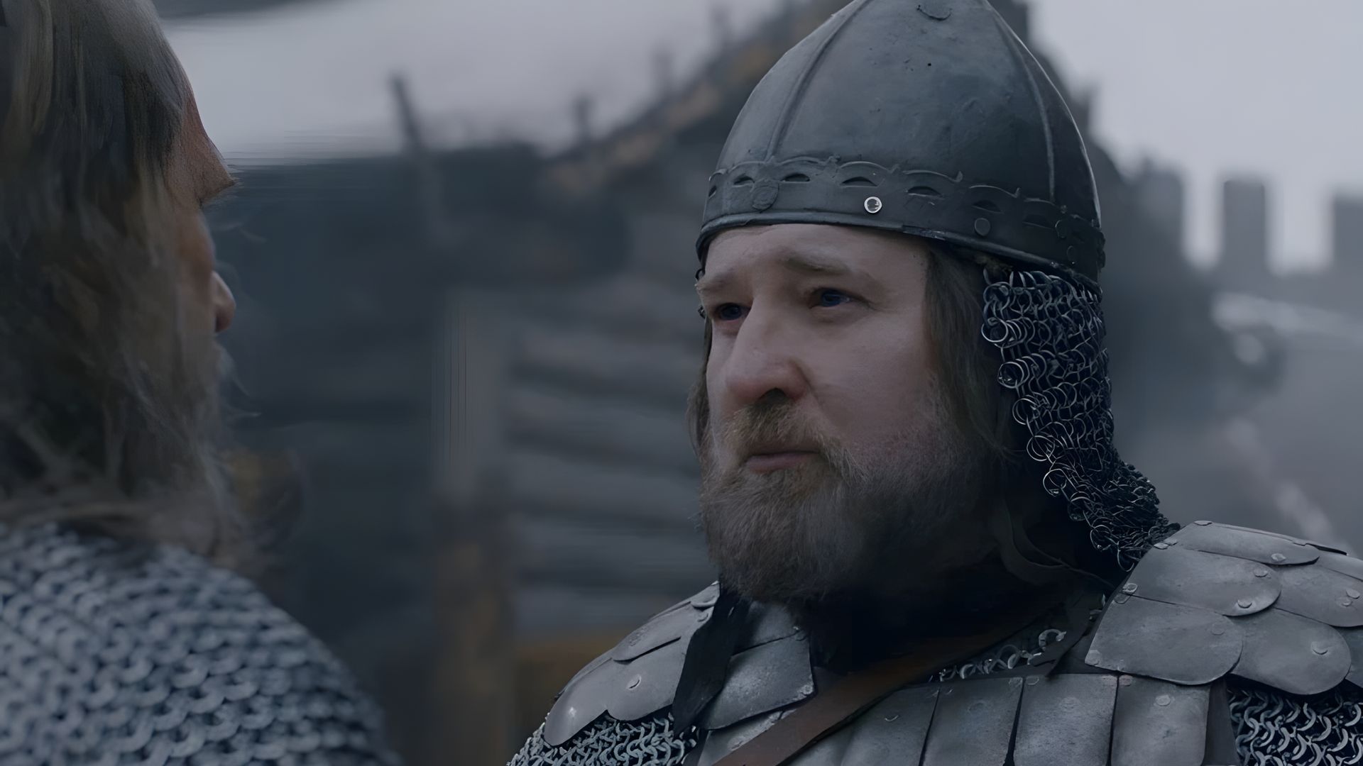 Алексей Розин в доспехах средневекового воина