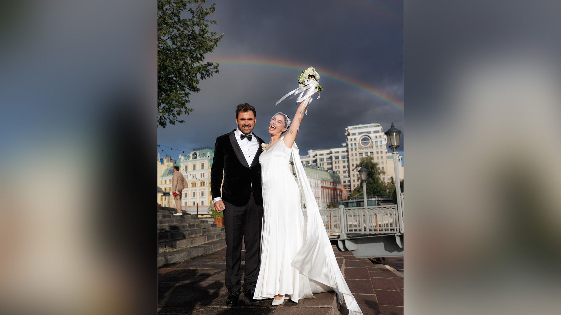 Ғашық әйелінің суретіне кірді.