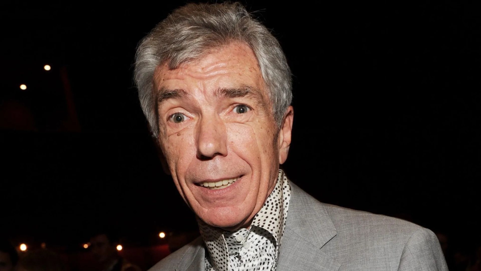 Портрет Юрия Николаева на тёмном фоне