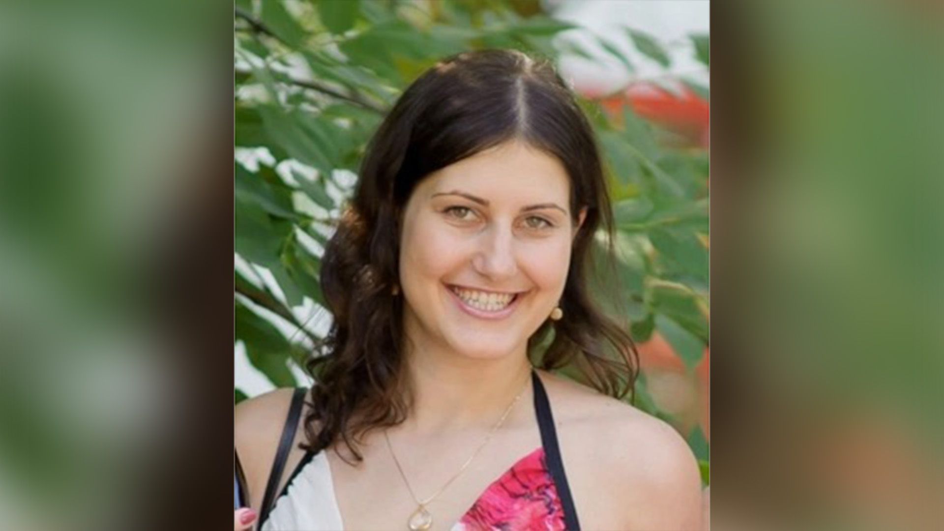 Полина Лурье с широкой улыбкой крупным планом