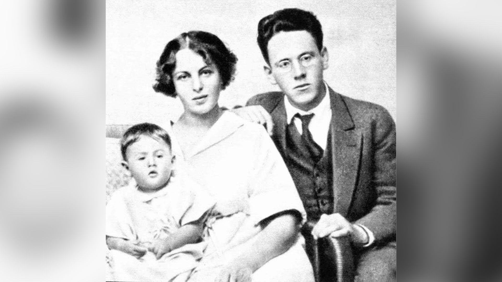 Самуил Маршак, его жена Софья Мильвидская и их маленькая дочь Натанаэль