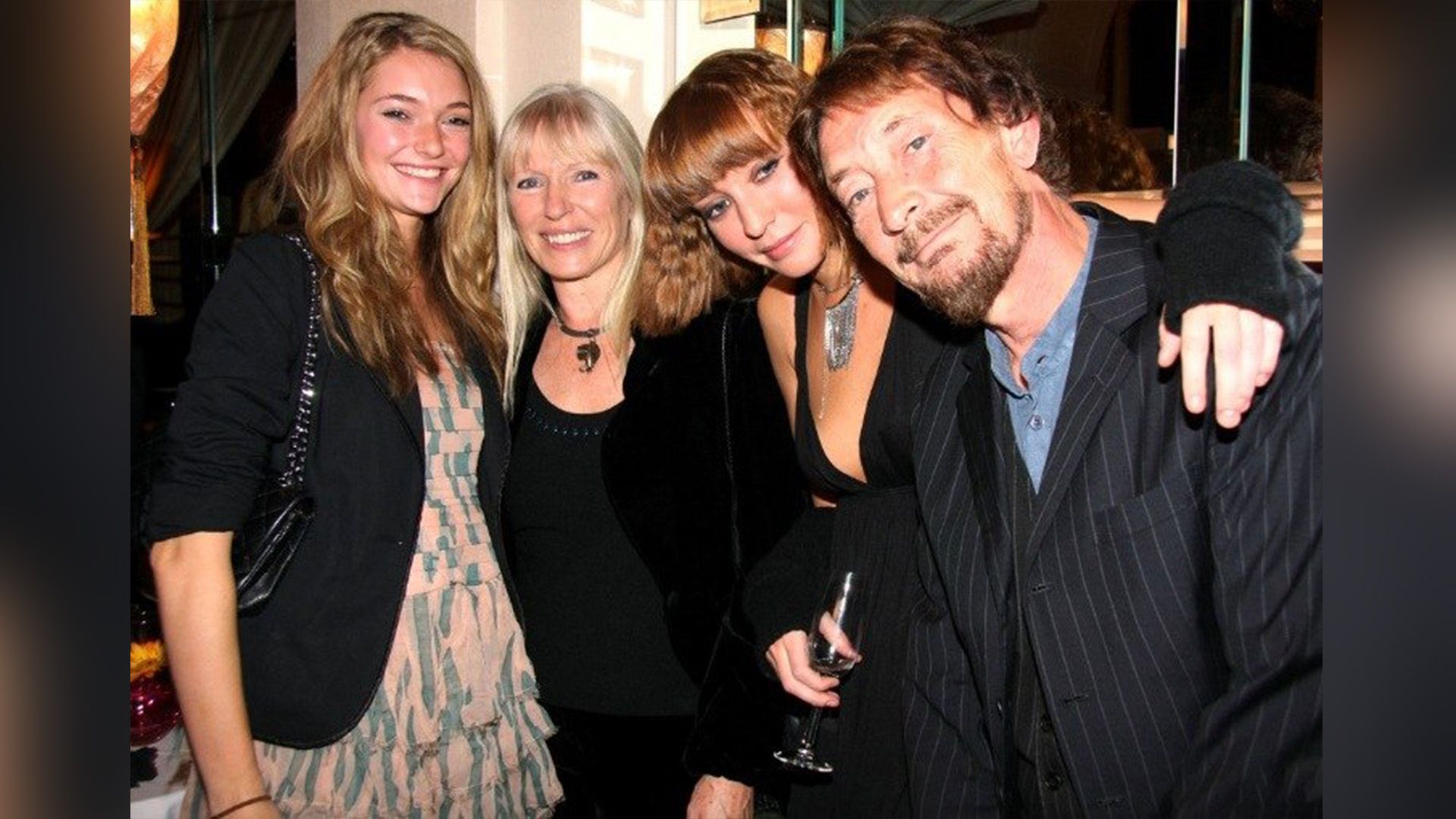 Крис Ри, его жена и две дочери