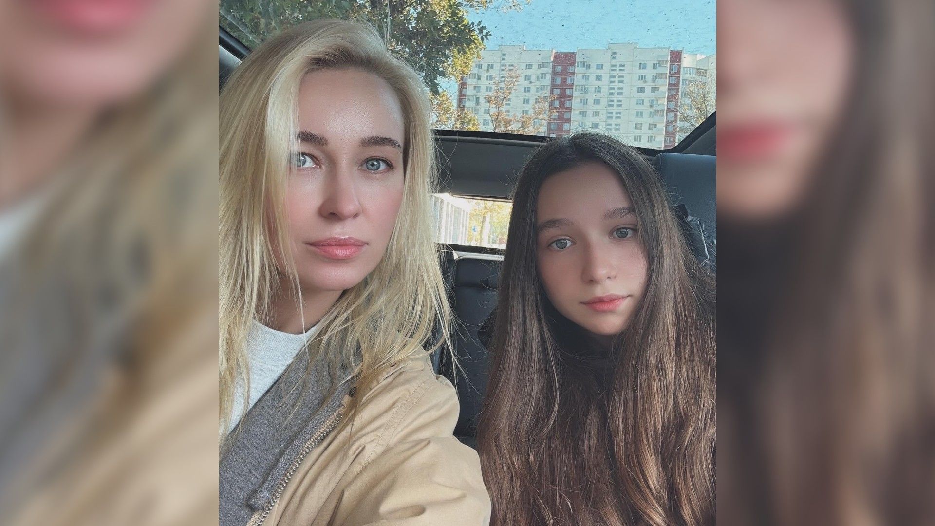 Анастасия Панина и её дочь Саша делают селфи в автомобиле