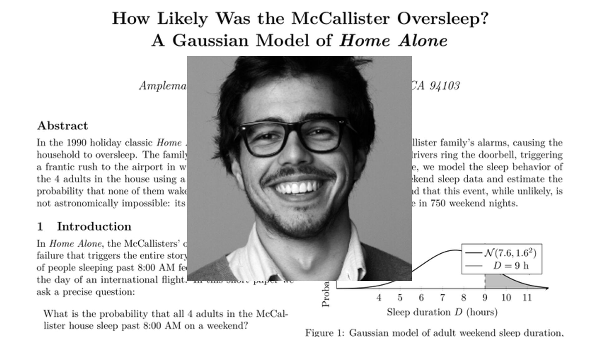 Черный текст на белом фоне, в центре есть фотография с лицом мужчины в очках