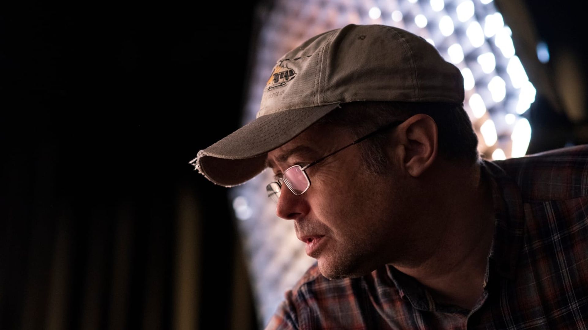 Мартин Тотт в кепке, фото в профиль