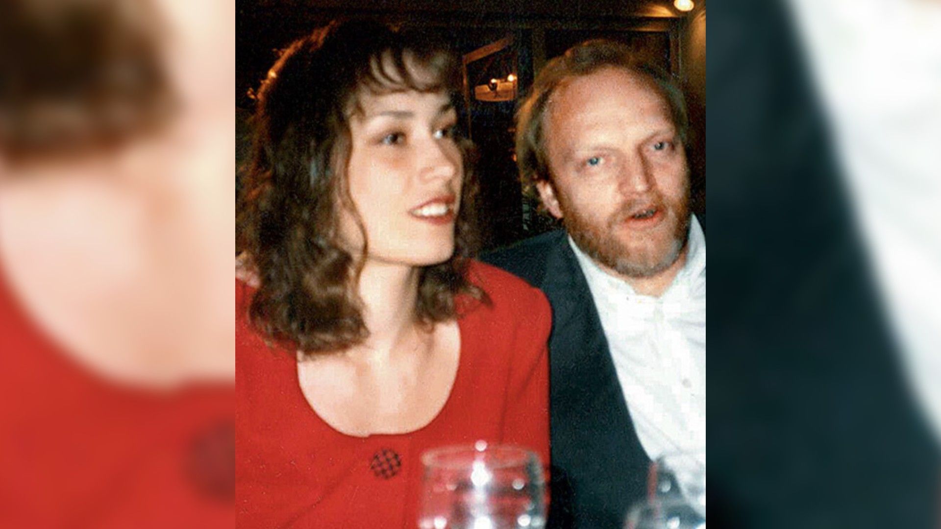 Инна Пиварс и Александр Кайдановский сидят за столом и разговаривают