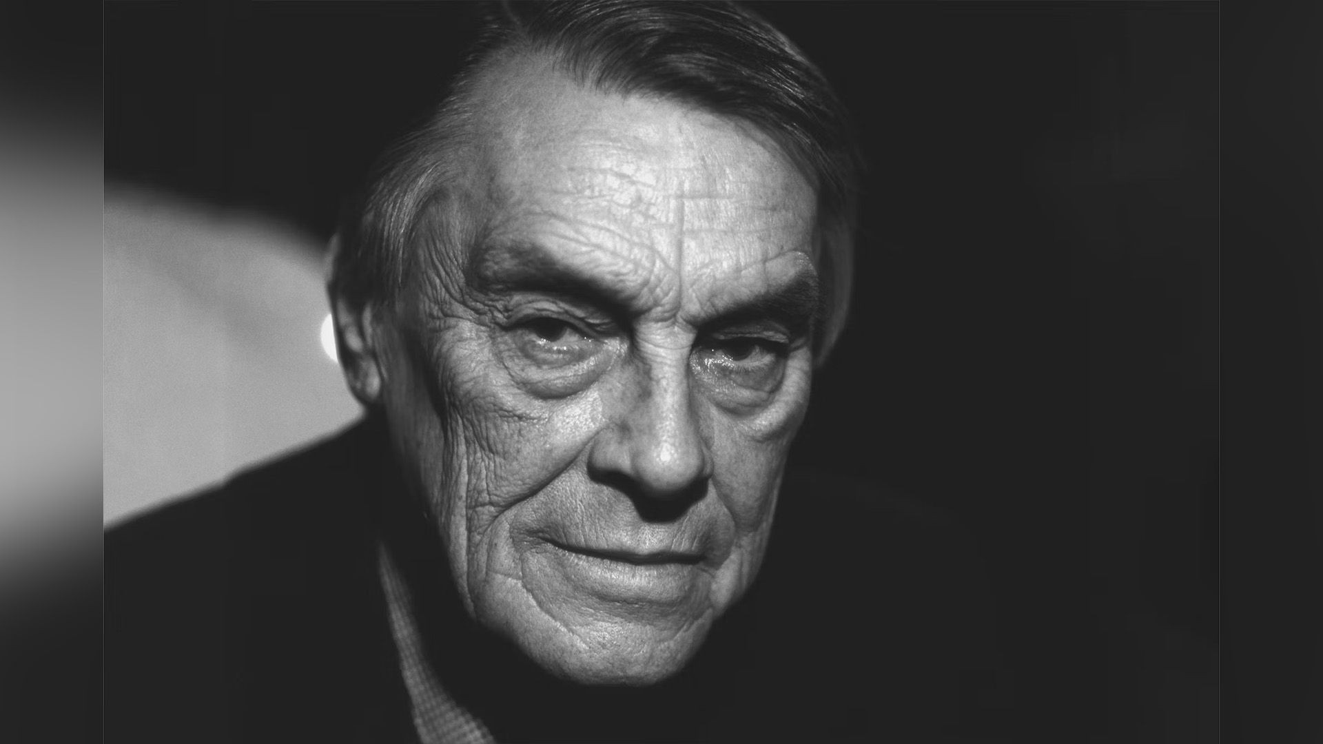 Поэт Арсений Тарковский крупным планом