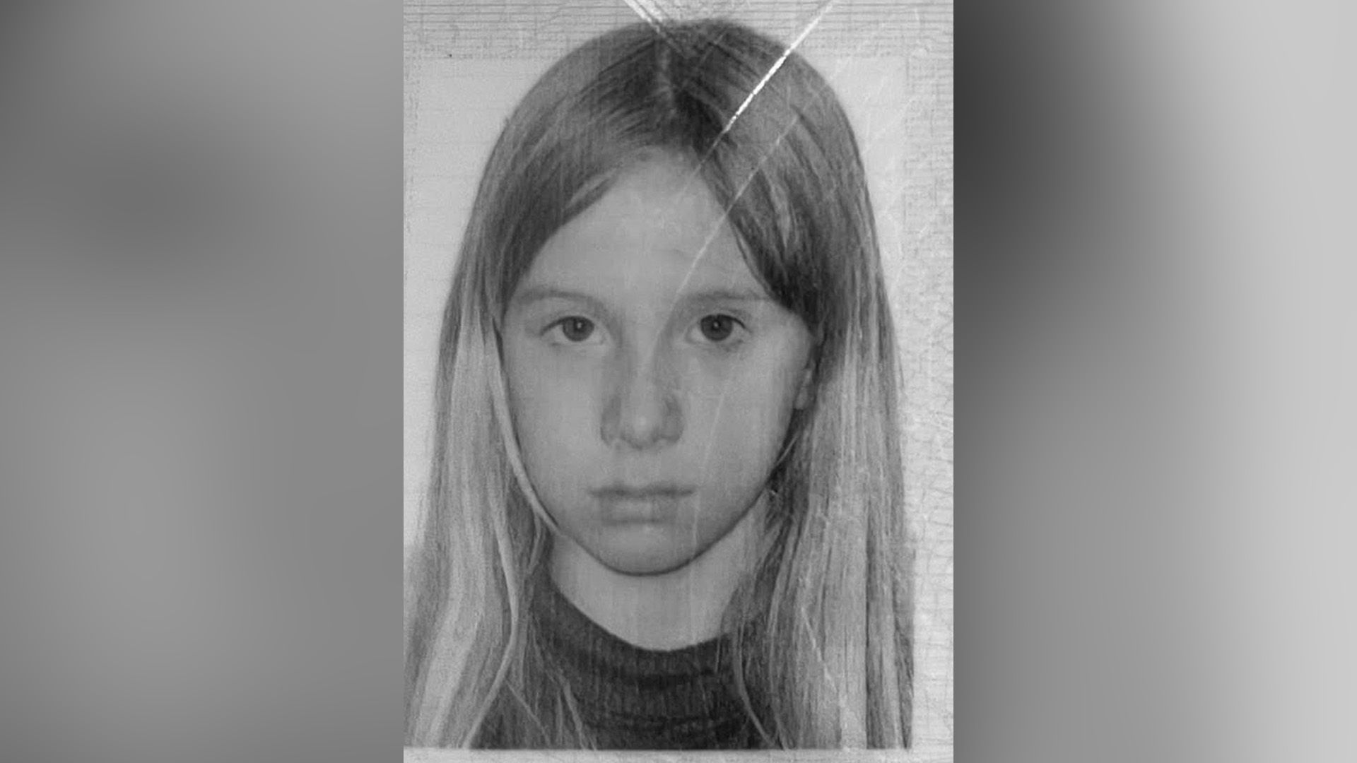Актриса Екатерина Новокрещенова в детстве с длинными волосами
