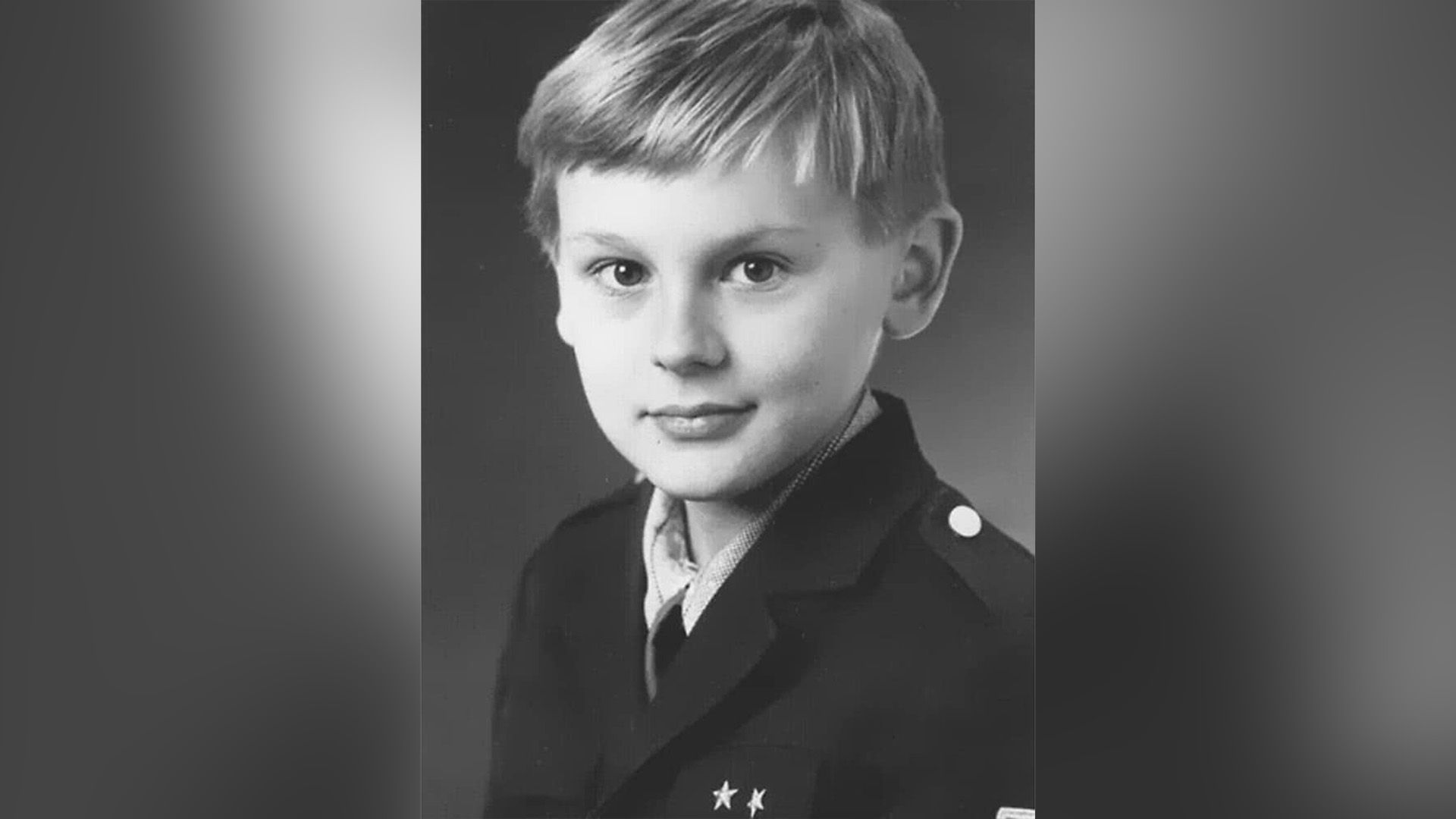 Степан Меньщиков в советской школьной форме