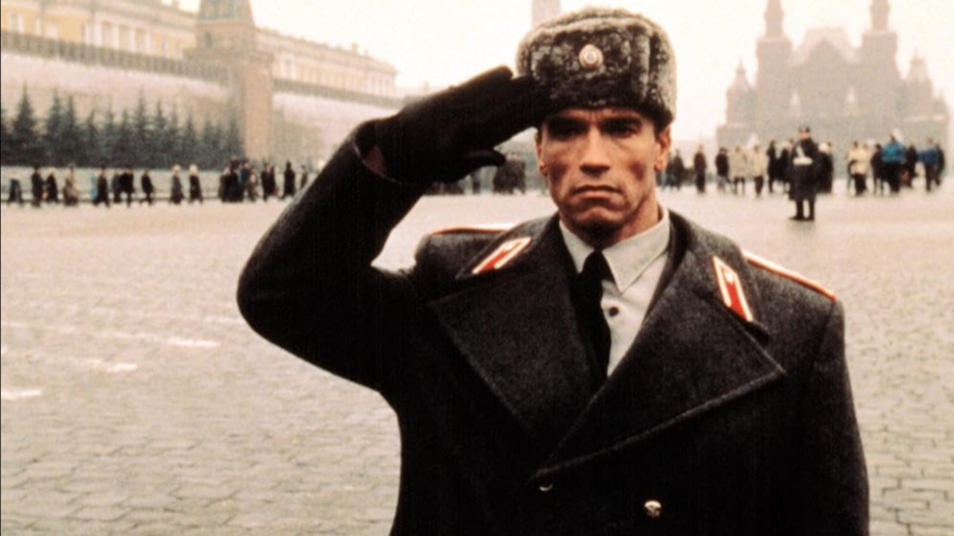 Нейросеть назвала 5 лучших зарубежных фильмов, снятых в России — от китайского комика на Байкале до Тома Хэнкса на Красной площади