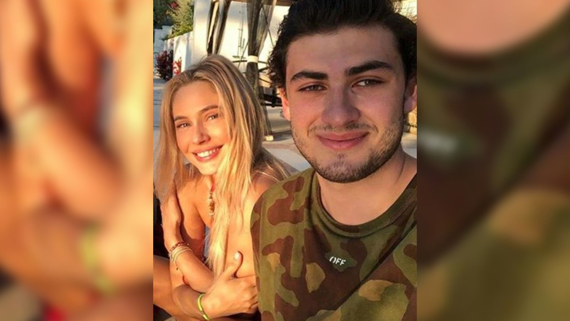 Наталья Рудова и Сергей Саркисов, молодая пара улыбается на улице, девушка с длинными светлыми волосами и парень в камуфляжной футболке