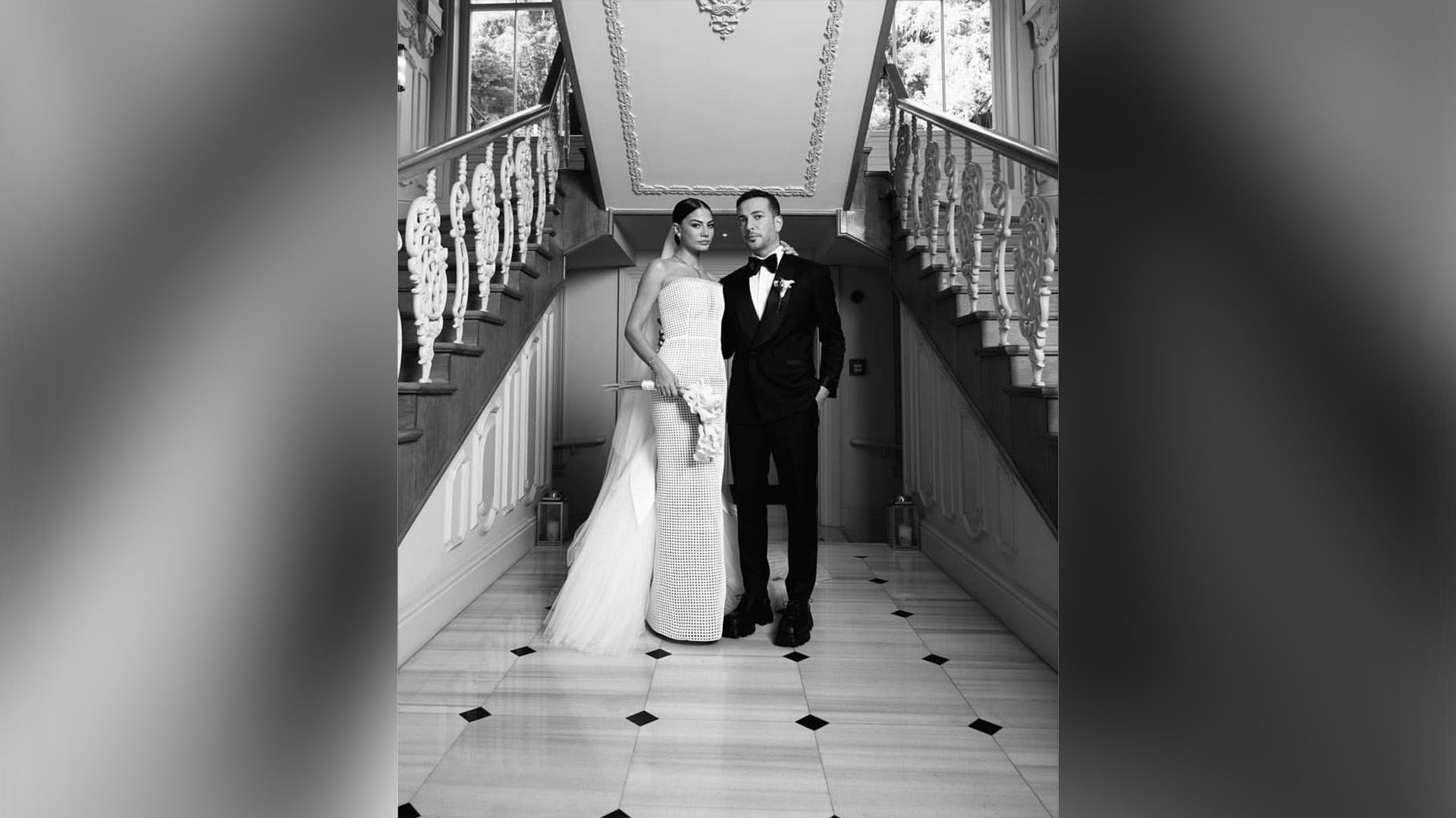 Демет Оздемир и Огузхан Коч в свадебных нарядах