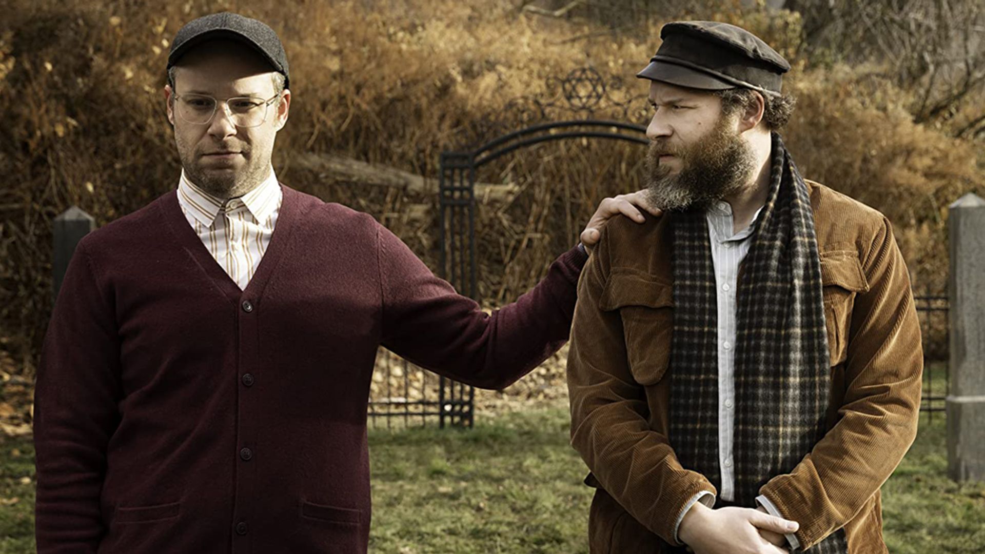 Сет Роген в двух разных образах, стоящих рядом друг с другом