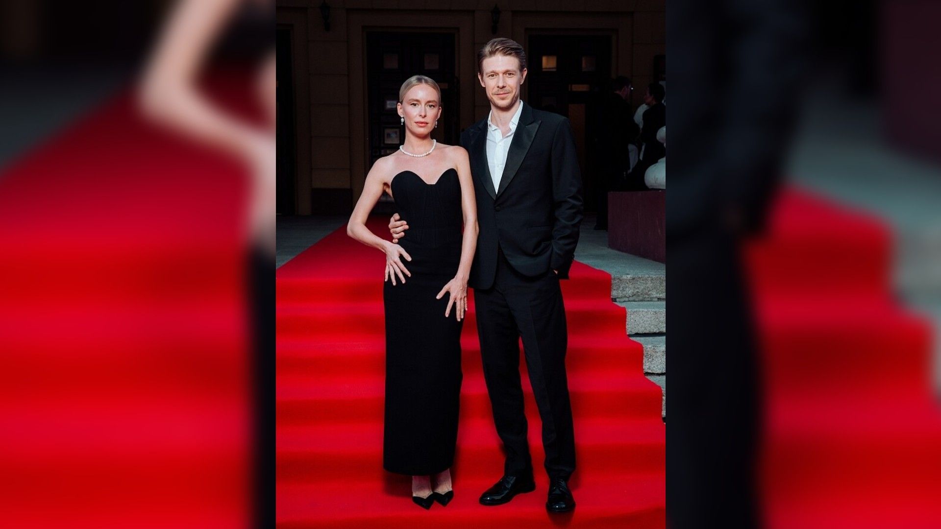 Никита Ефремов и Ольга Шурыгина позируют в вечерних нарядах на красной дорожке