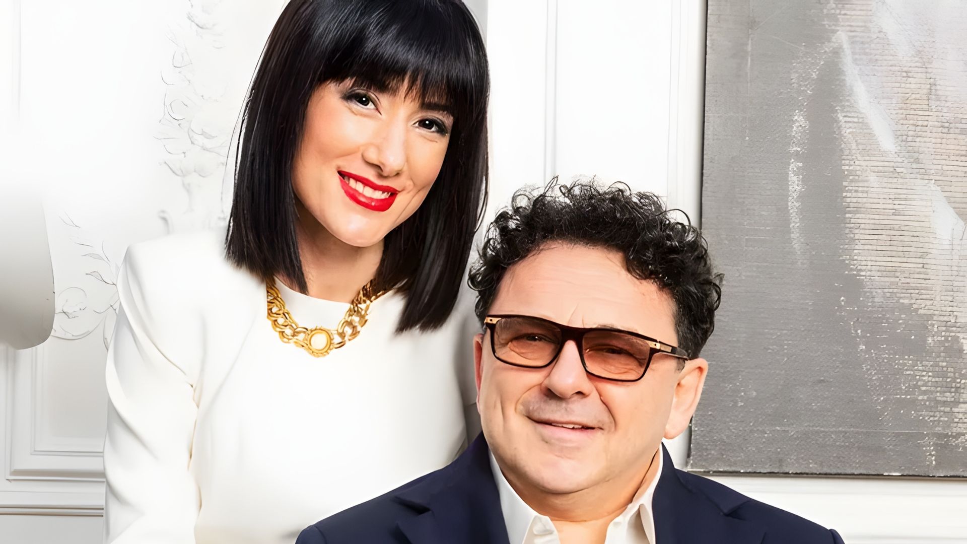 Игорь Саруханов и Леся Садовская позируют для глянцевой фотосессии