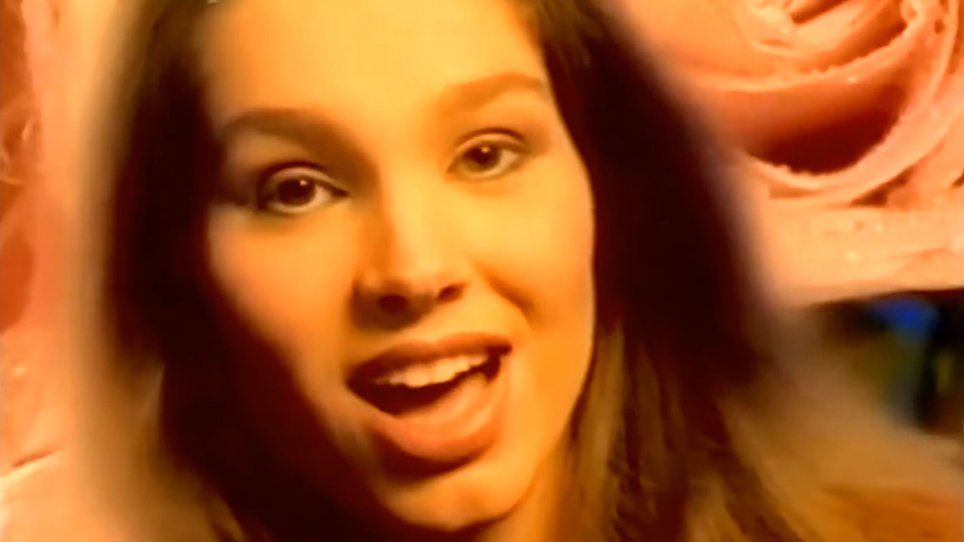 Как сейчас выглядит пропавшая звезда 2000-х Лена Зосимова, которую "воскресил" Максим Фадеев