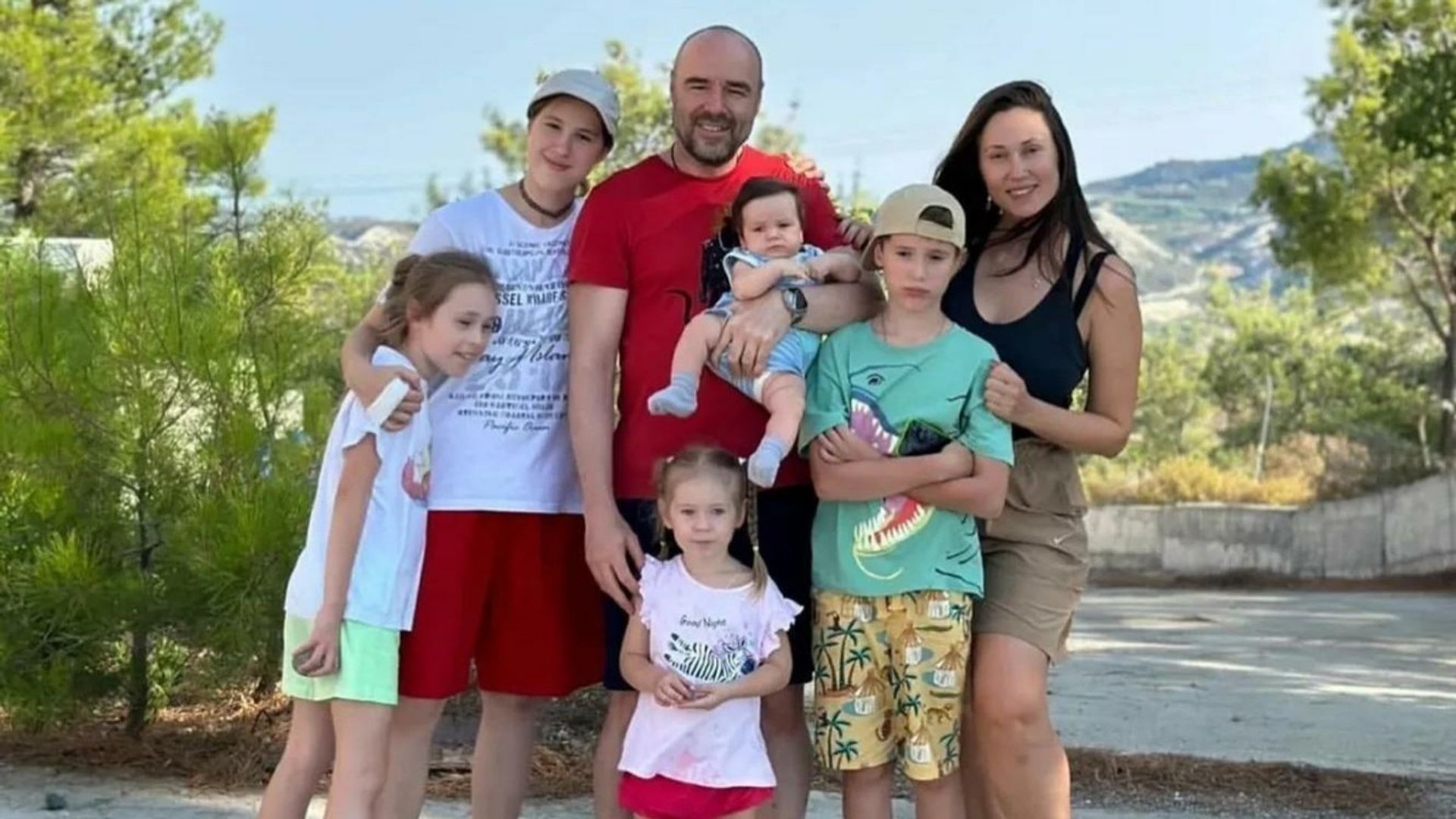 Роман Товстик с бывшей женой и детьми