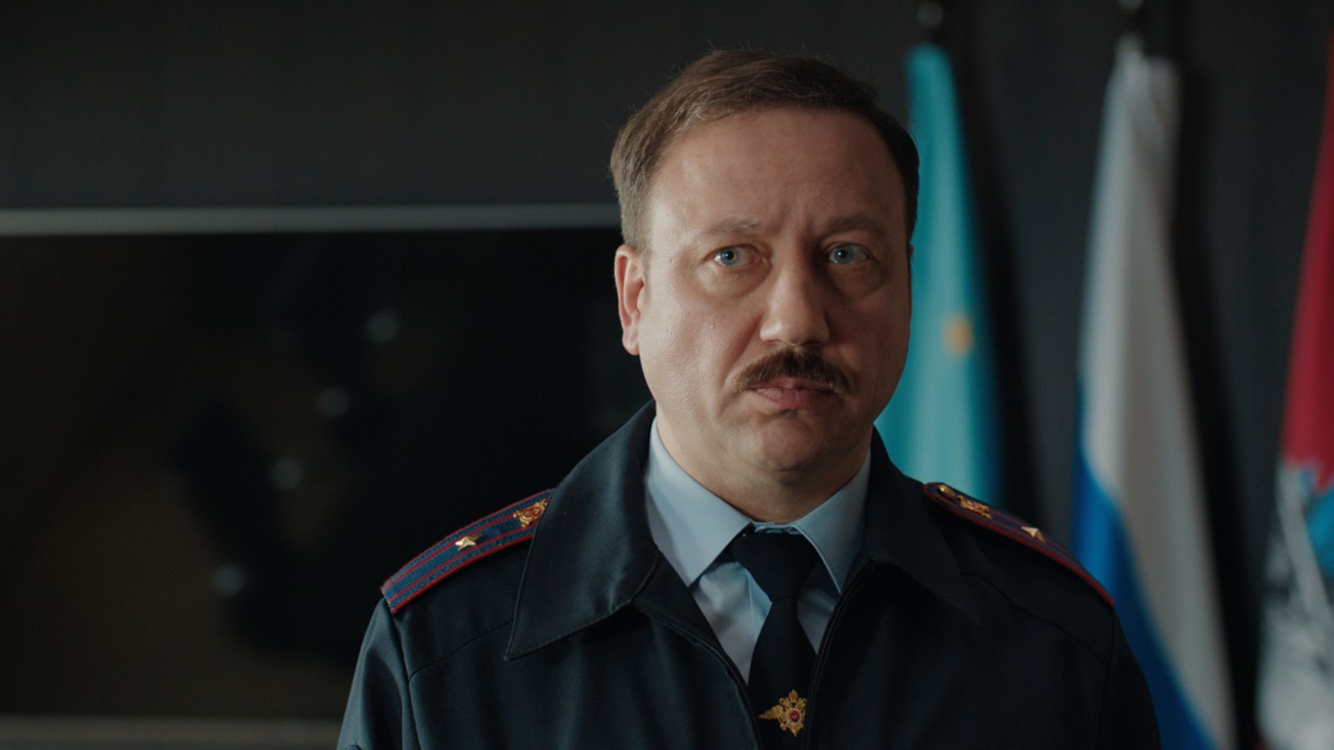 Георгий Дронов в сериале "Девушки с Макаровым"