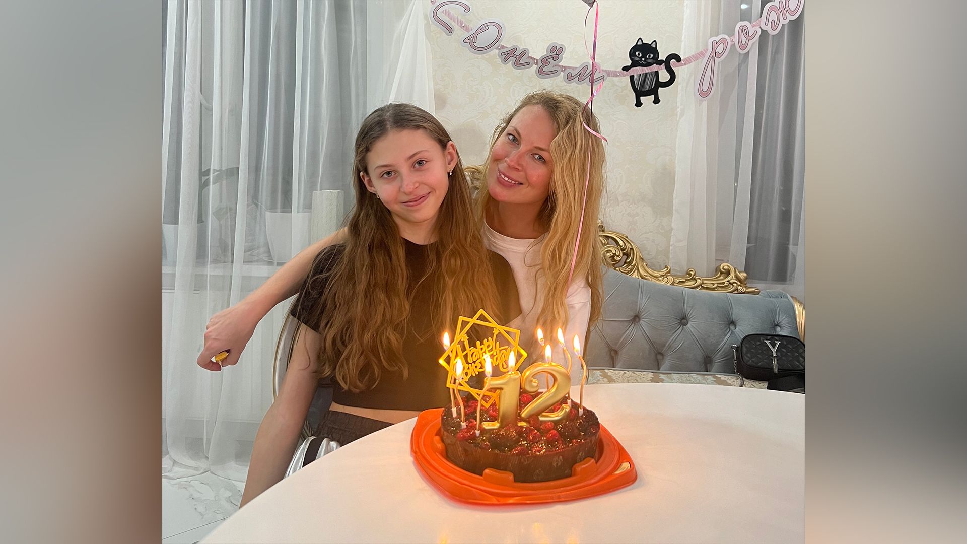 Актриса Оксана Скакун и её дочь Николетта