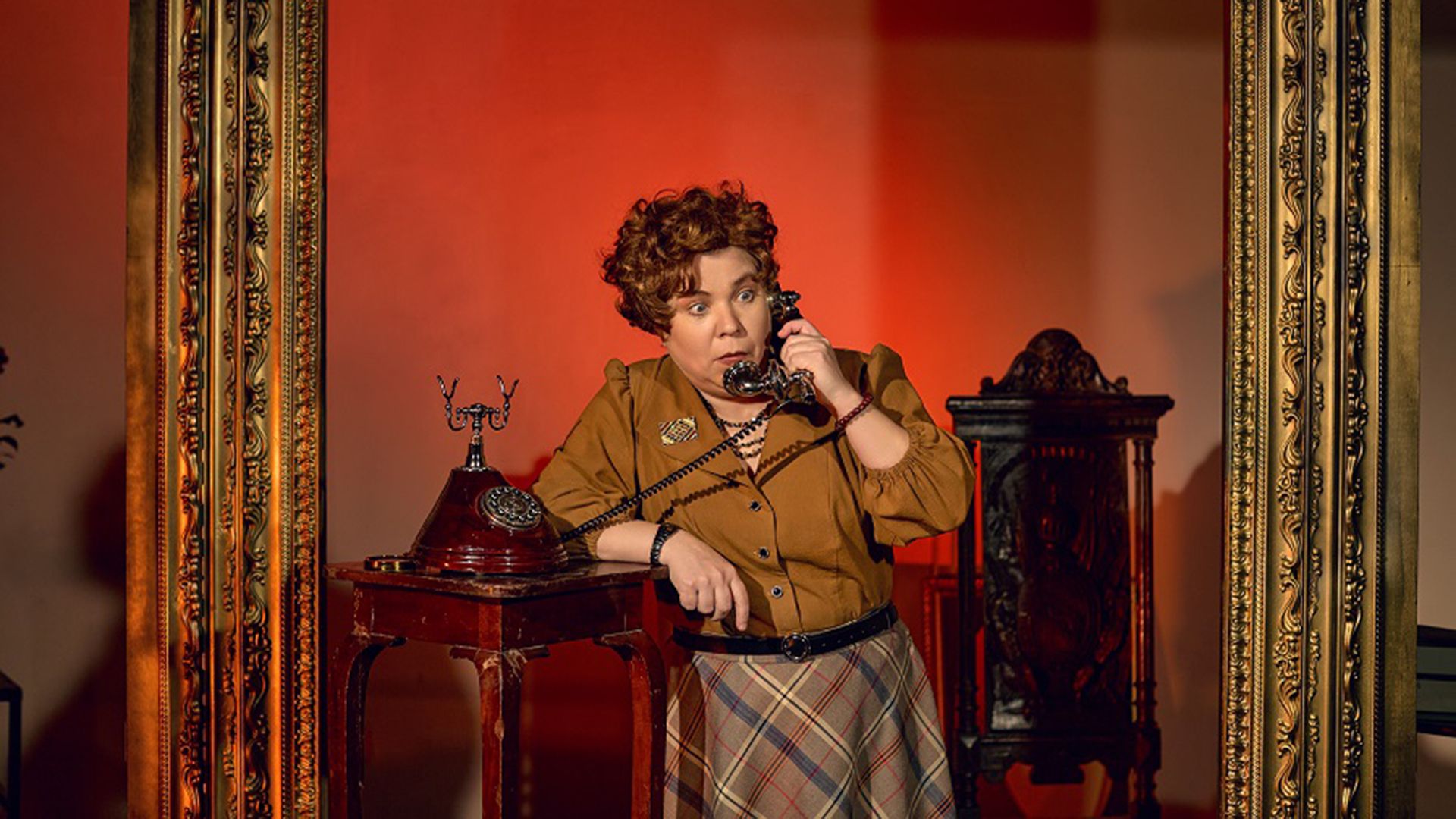 Наталья Парашкина в спектакле "И никаких но!.."