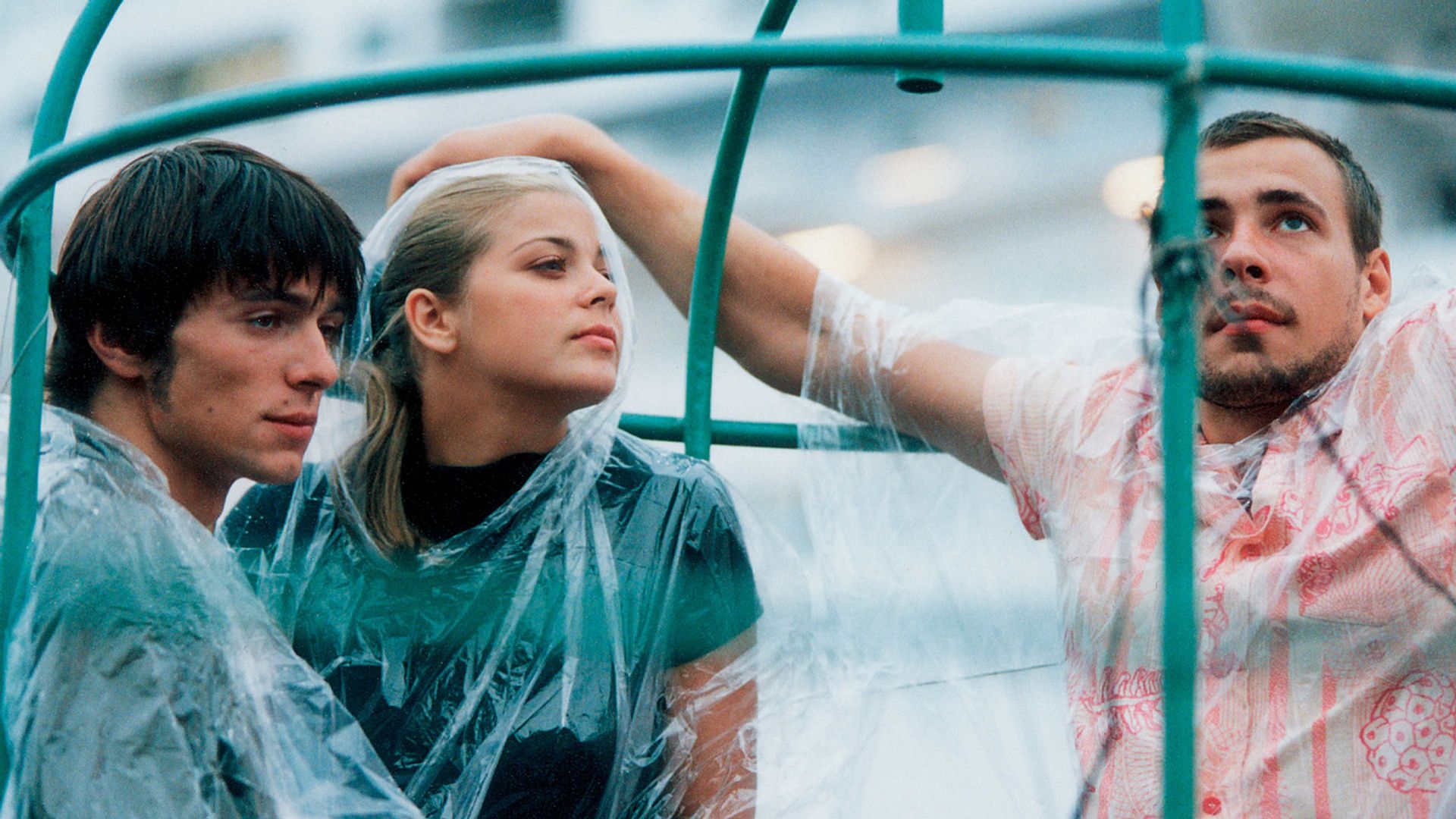 Павел Баршак, Ирина Пегова, Евгений Цыганов в фильме Прогулка