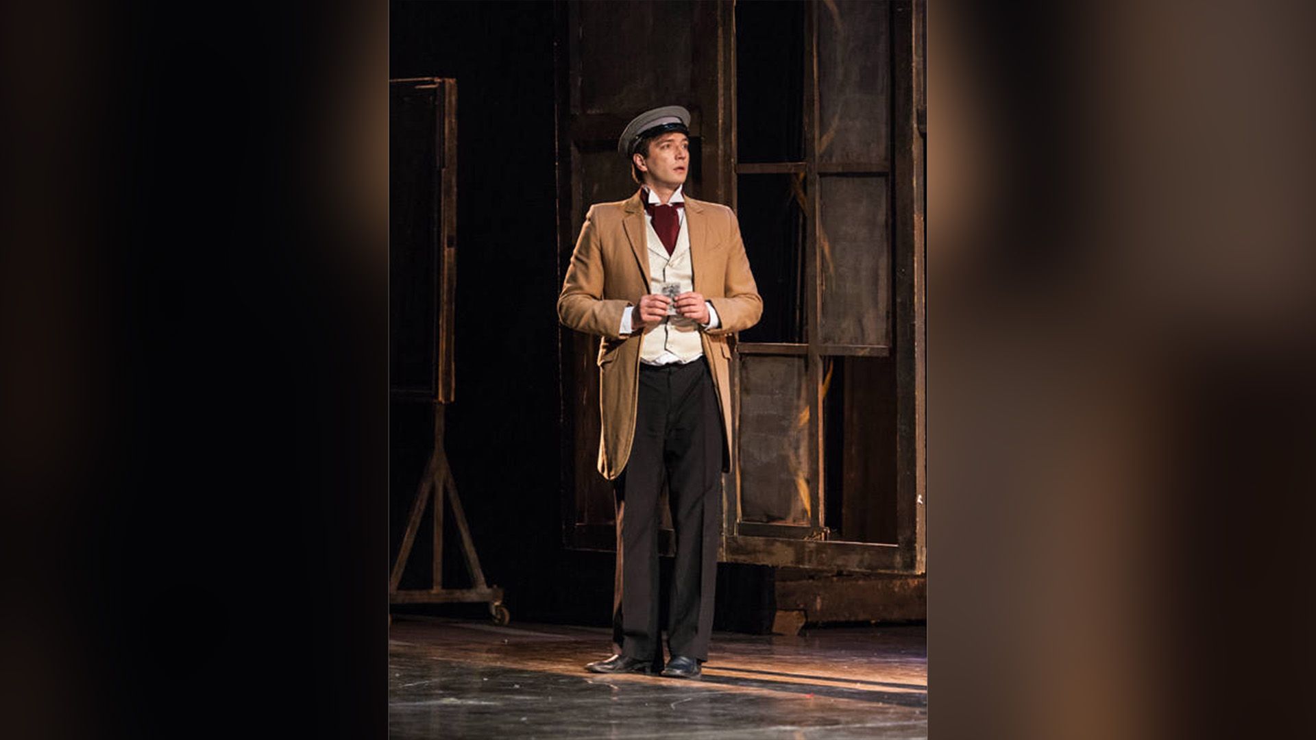 Пётр Красилов в роли Эраста Фандорина