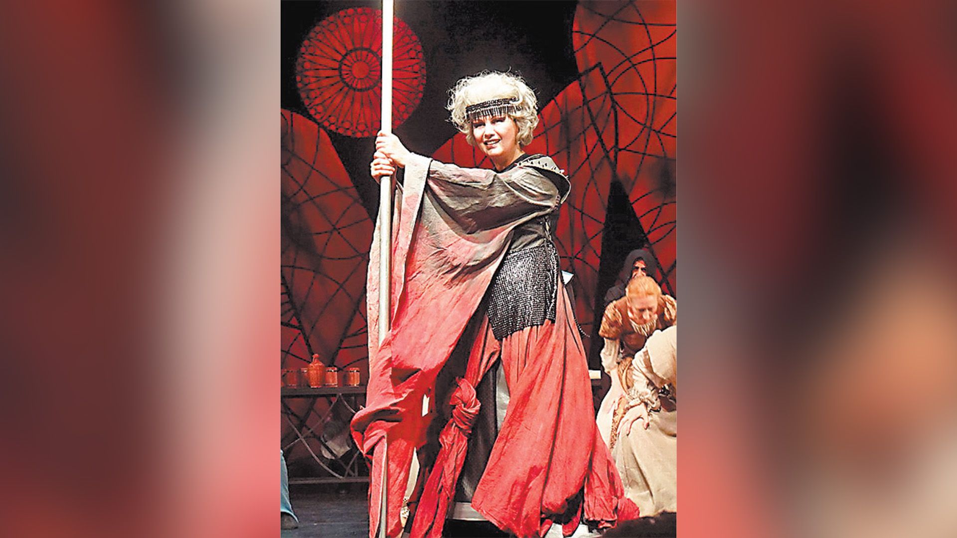 Ирина Шведова в мюзикле «Белая ворона»