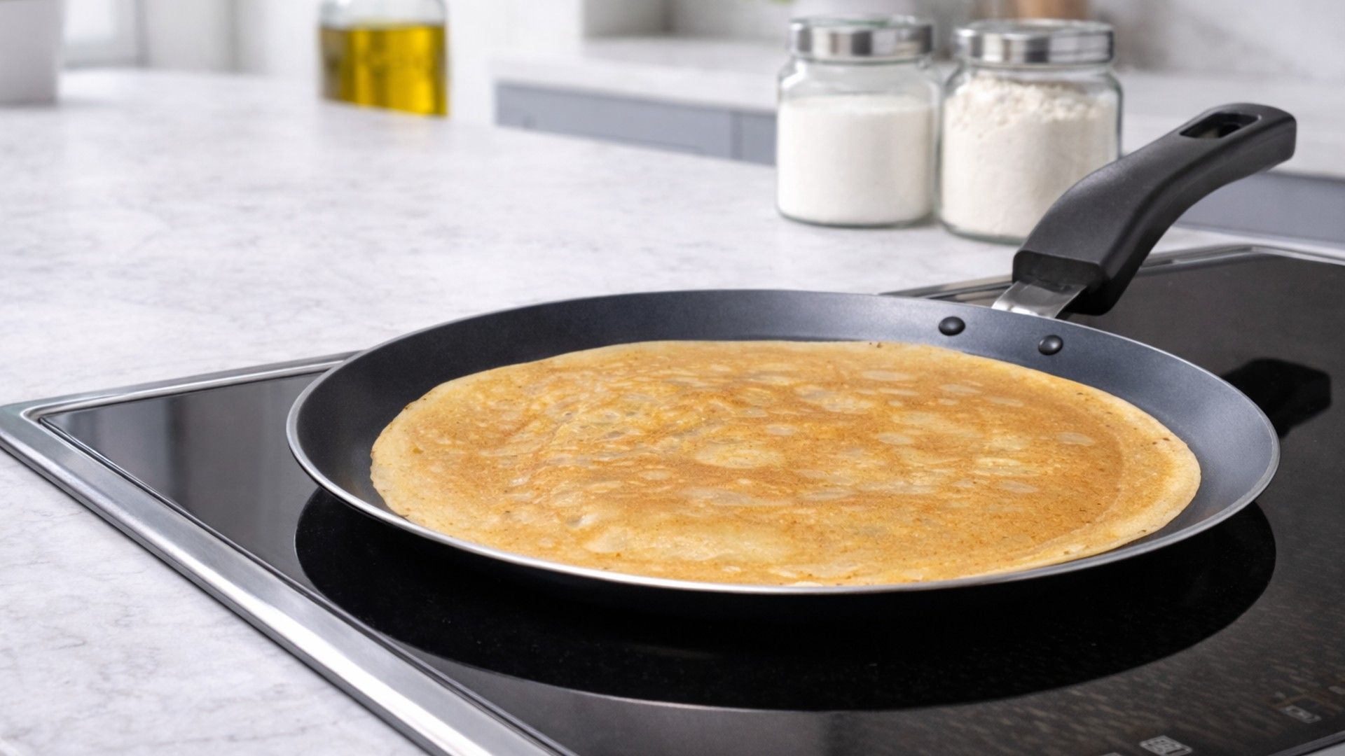 Для блинов лучше купить отдельную сковороду