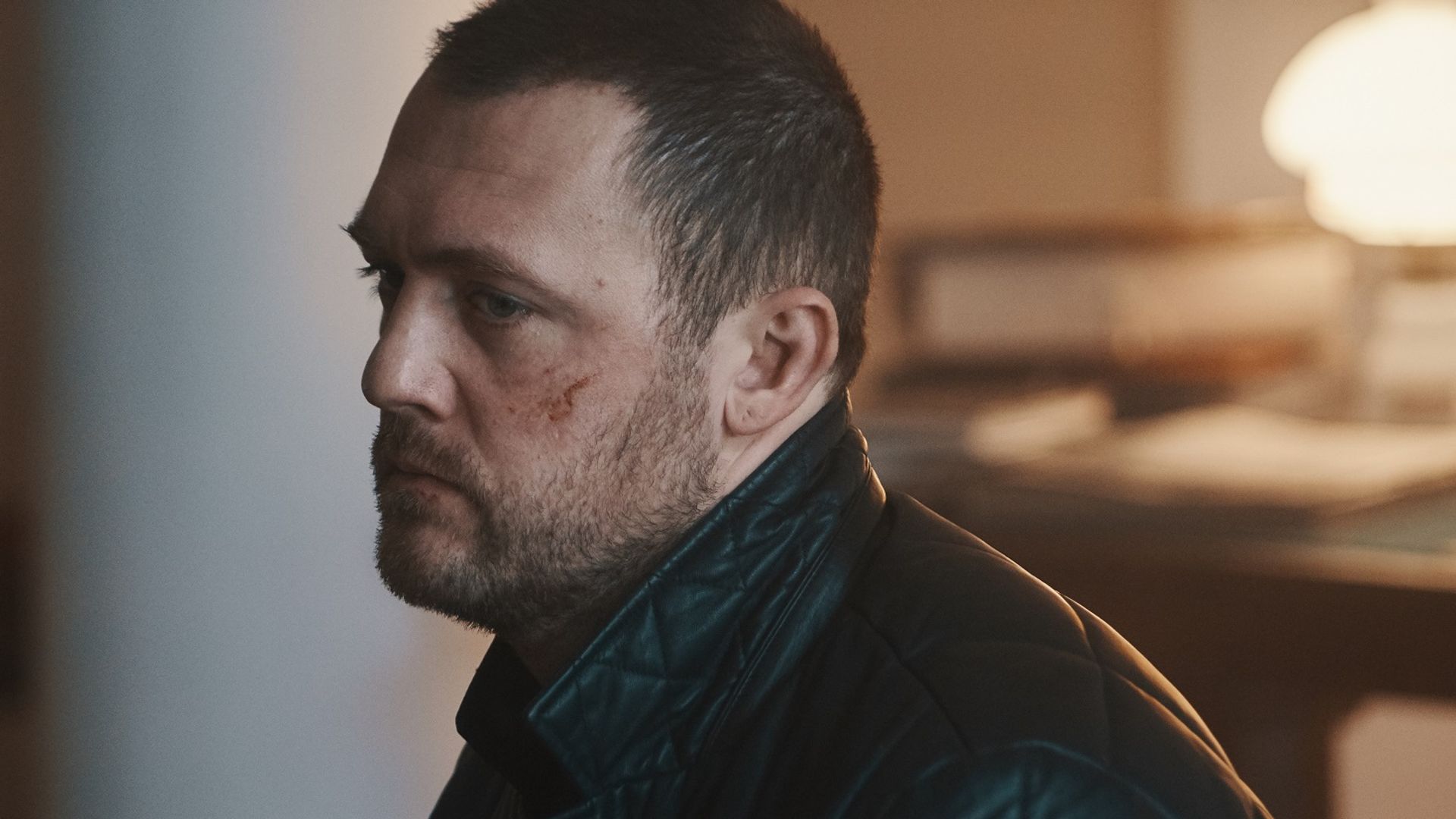 Денис Шведов в сериале "Волк"