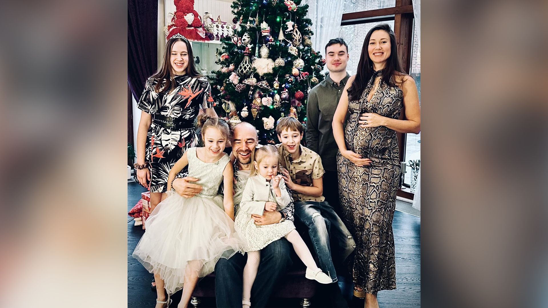 Роман Товстик с бывшей женой Еленой и детьми